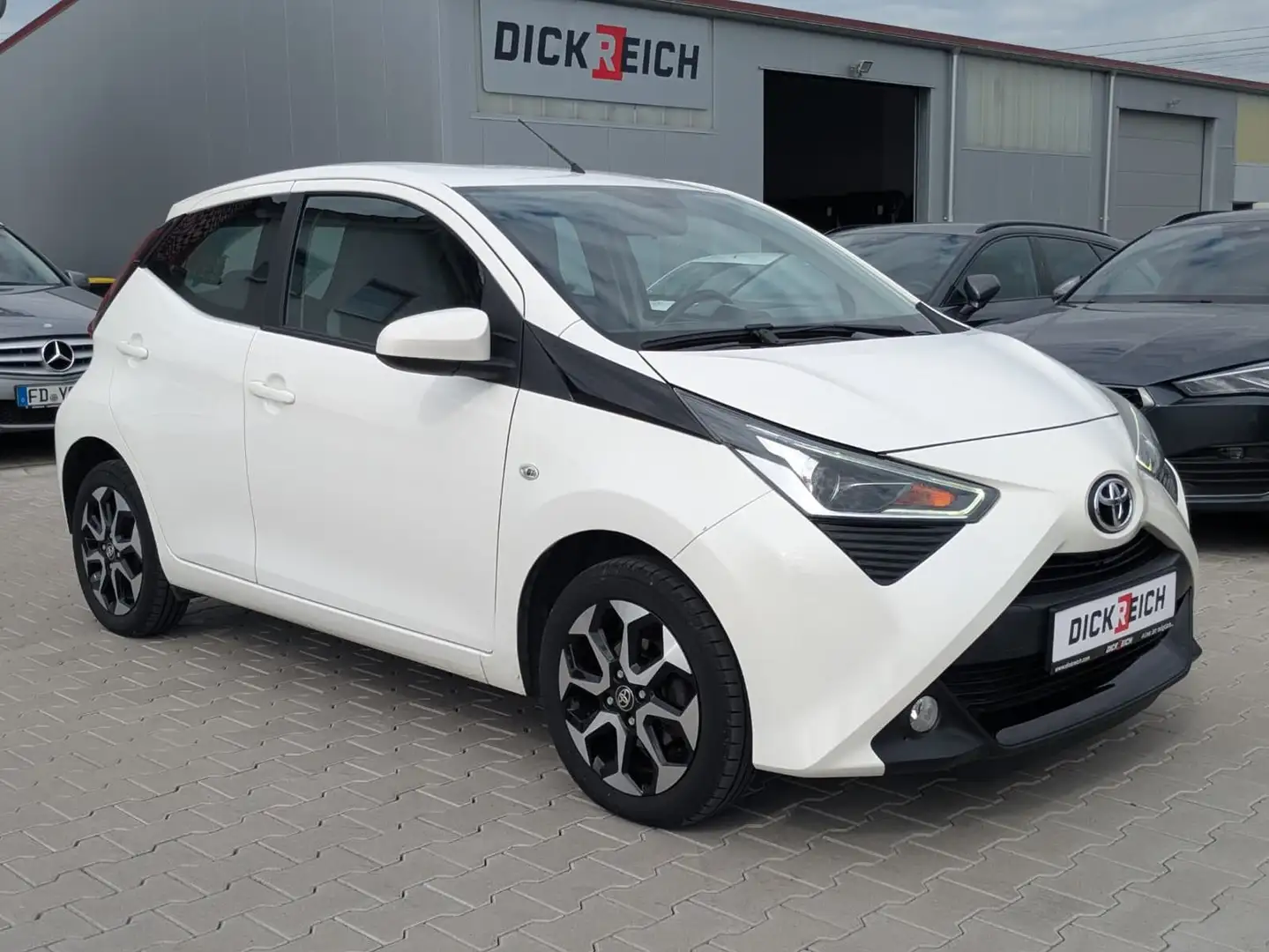 Toyota AYGO 1.0 x-Play APP-CONNECT*KLIMA*KAMERA Blanco - 1