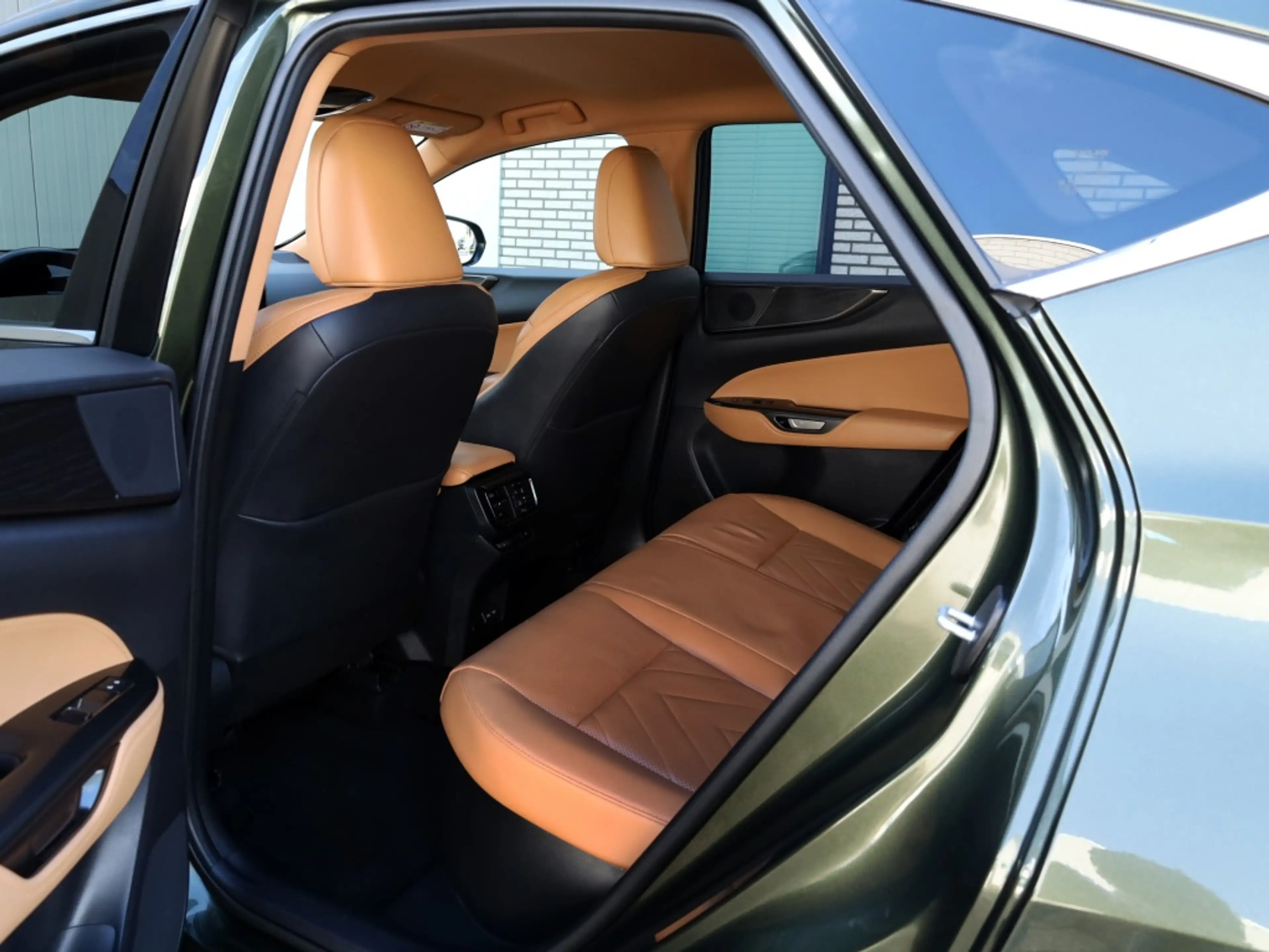 Lexus NX 450h+ AWD Executive Line | President Pack | Park-Assist — photo 15