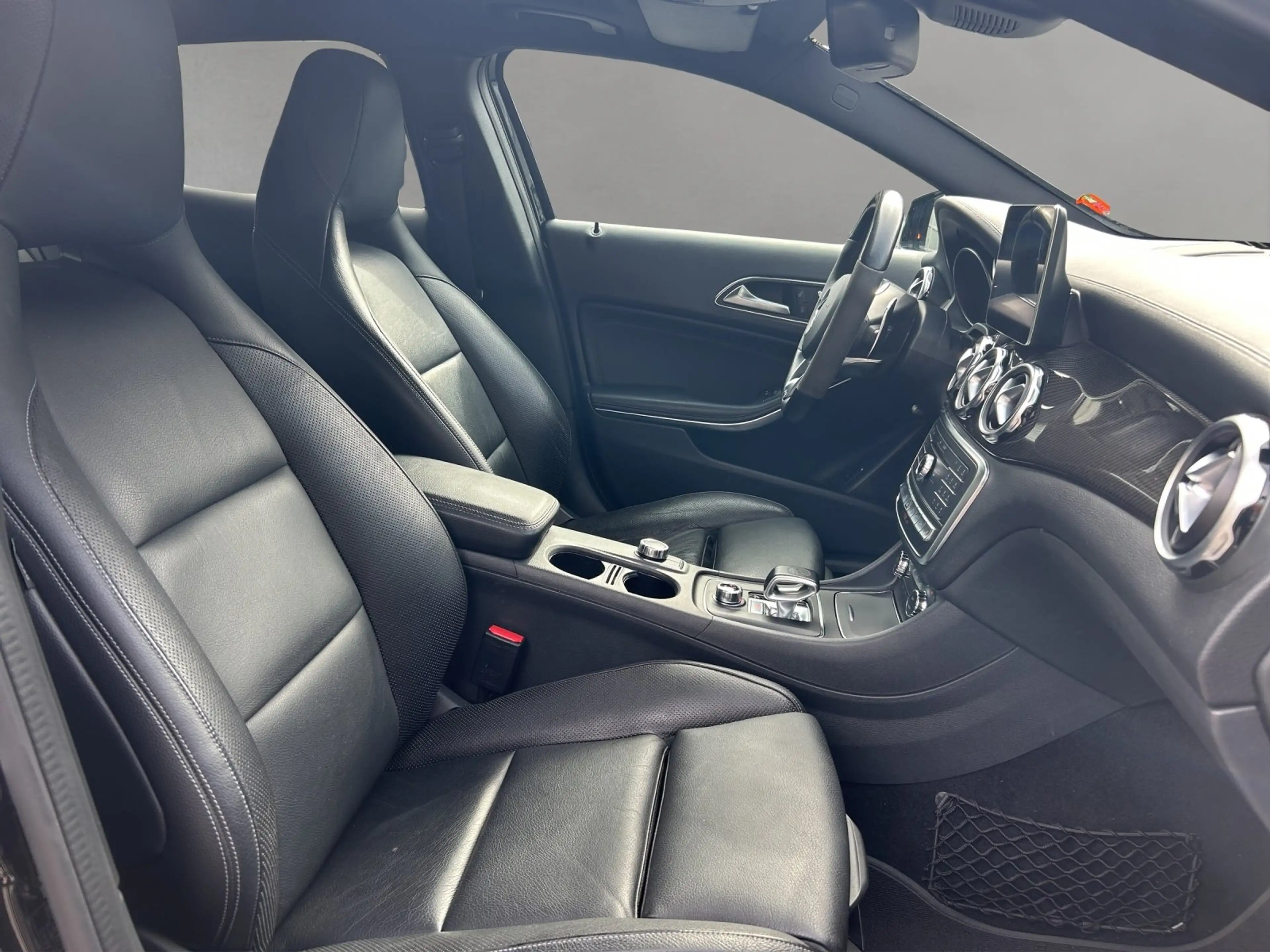 Mercedes-Benz GLA 45 AMG 4M AMG Driver´s PerfAGA RFK PANO H&K Night DISTR — photo 8