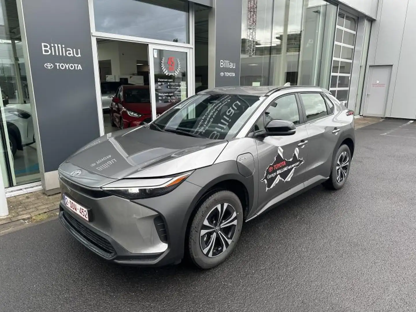 Toyota bZ4X Dynamic Šedá - 1