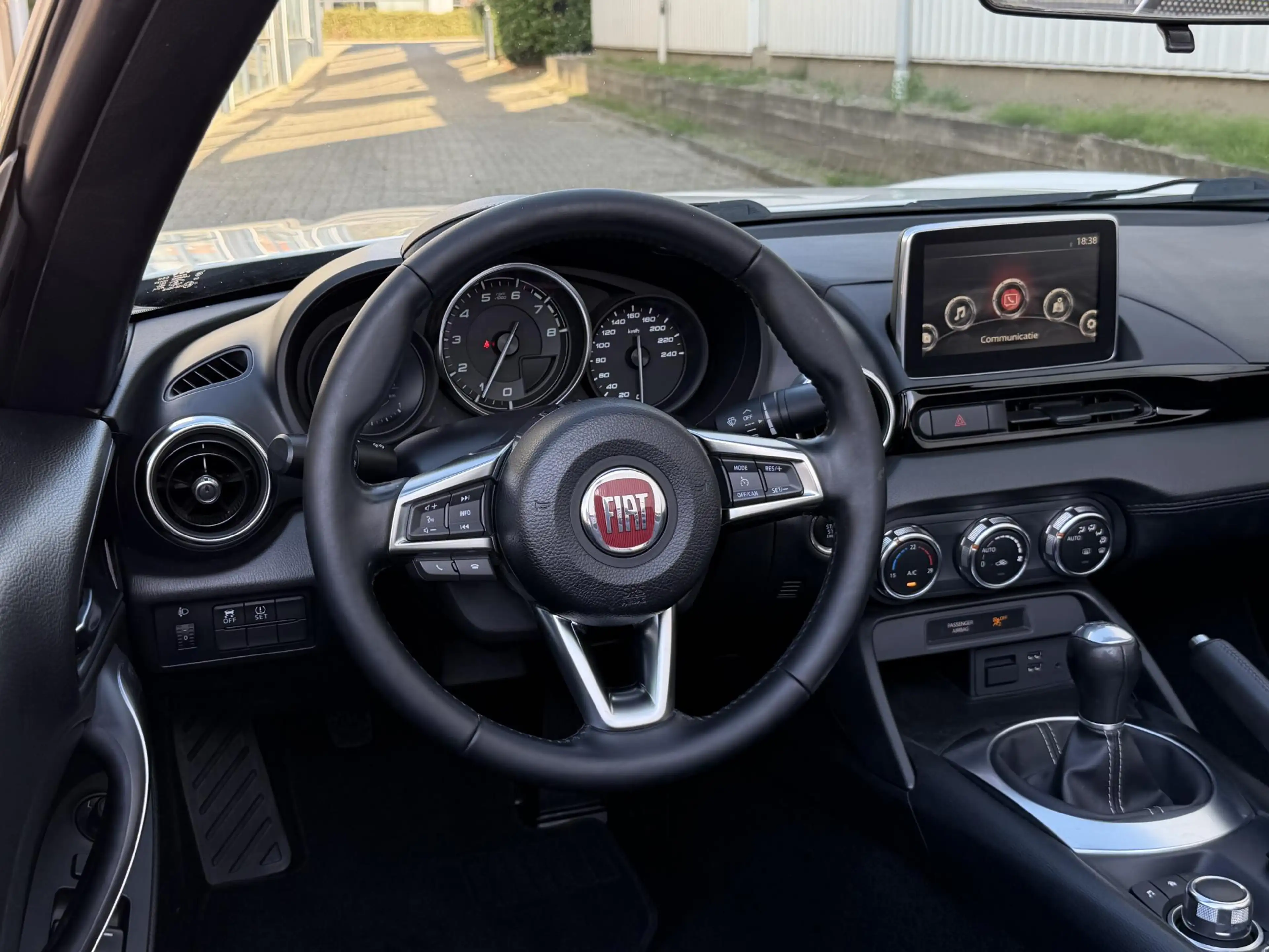 Fiat 124 Spider 1.4 MultiAir Turbo Lusso | NL-Auto/Bi LED/Leder/Cr — photo 22