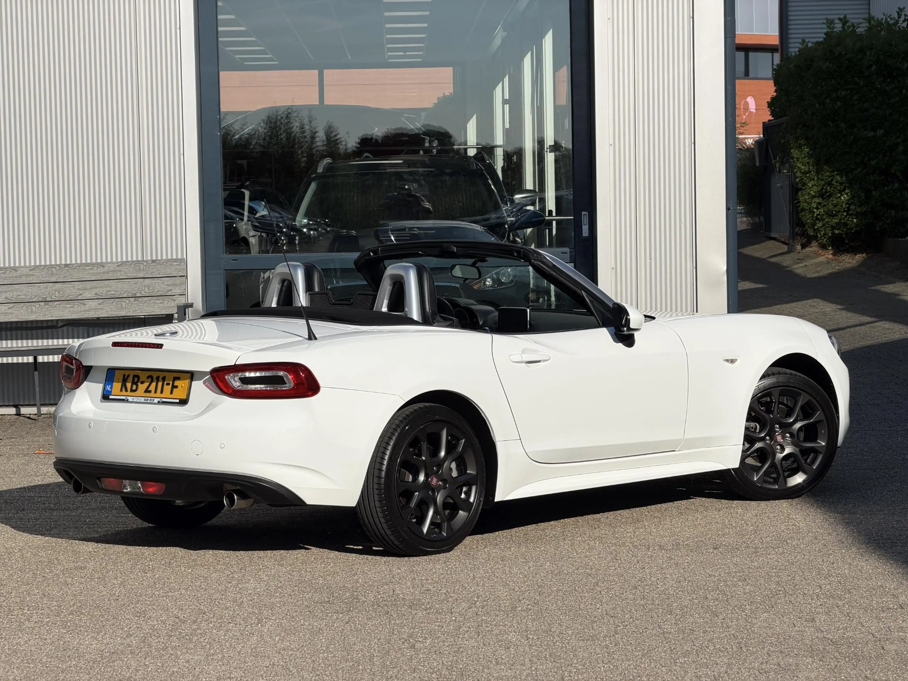 Fiat 124 Spider 1.4 MultiAir Turbo Lusso | NL-Auto/Bi LED/Leder/Cr — photo 2