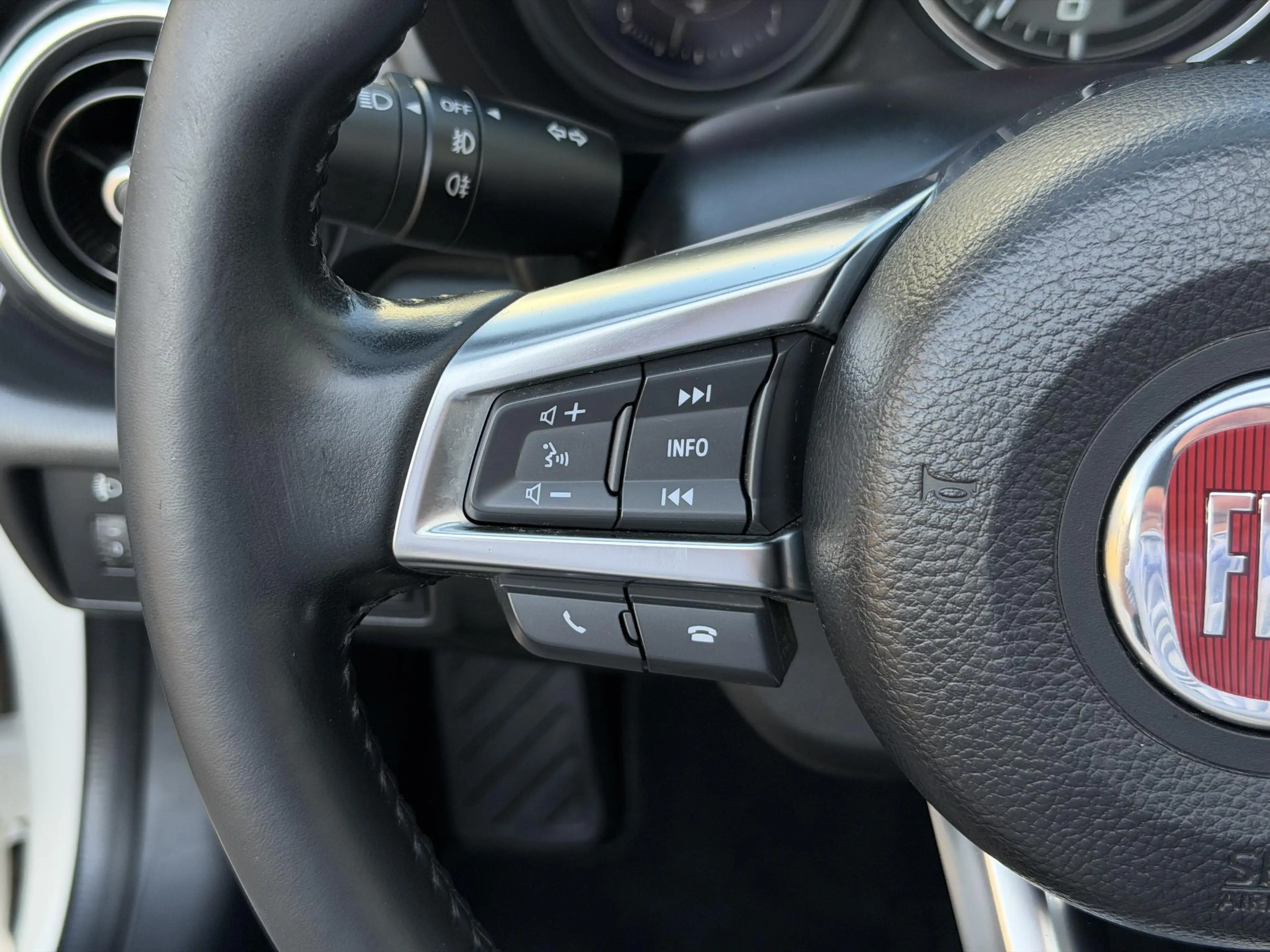 Fiat 124 Spider 1.4 MultiAir Turbo Lusso | NL-Auto/Bi LED/Leder/Cr — photo 23