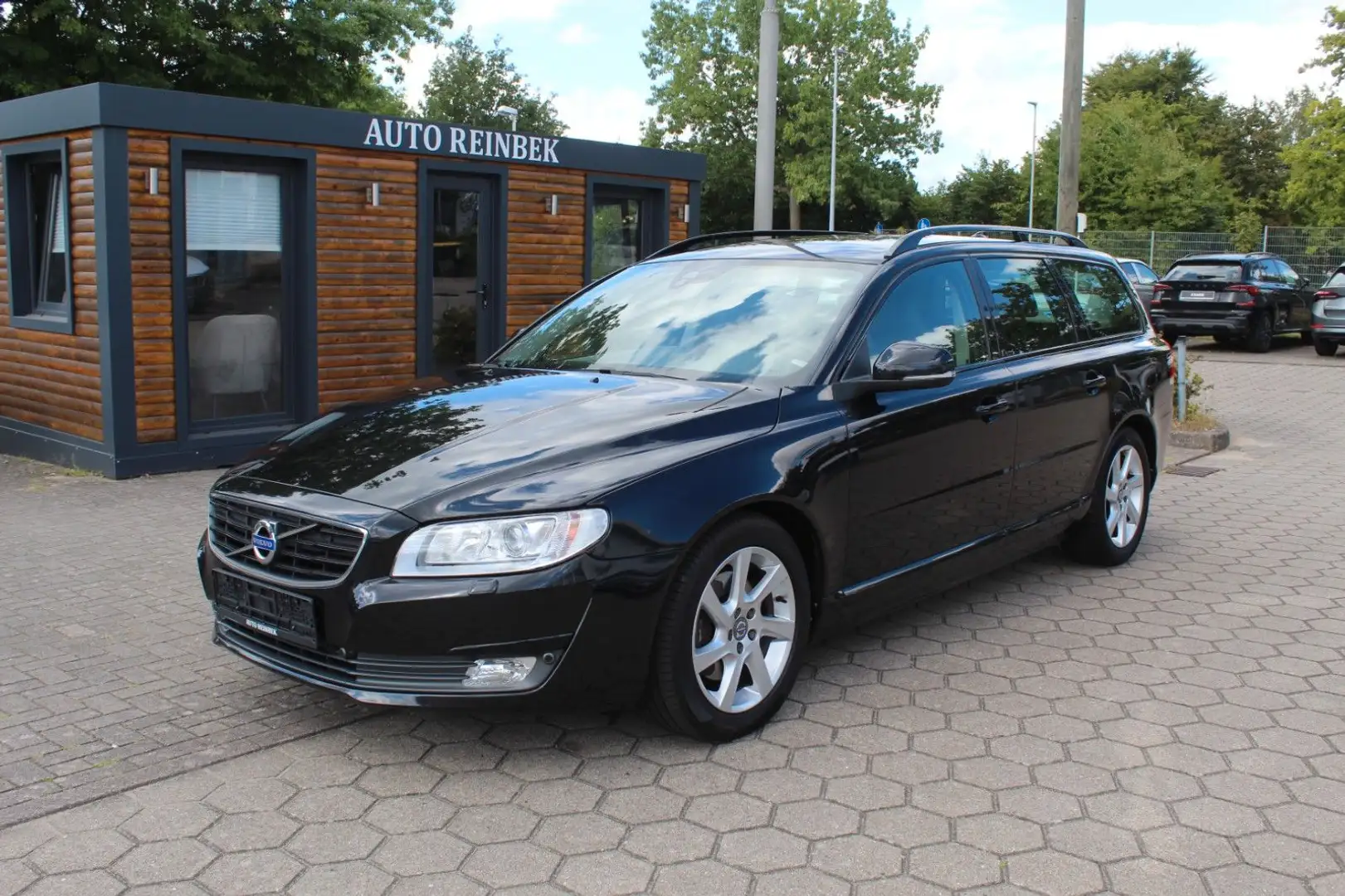 Volvo V70 2.0 D3 Automatik Black Edition Schwarz - 1