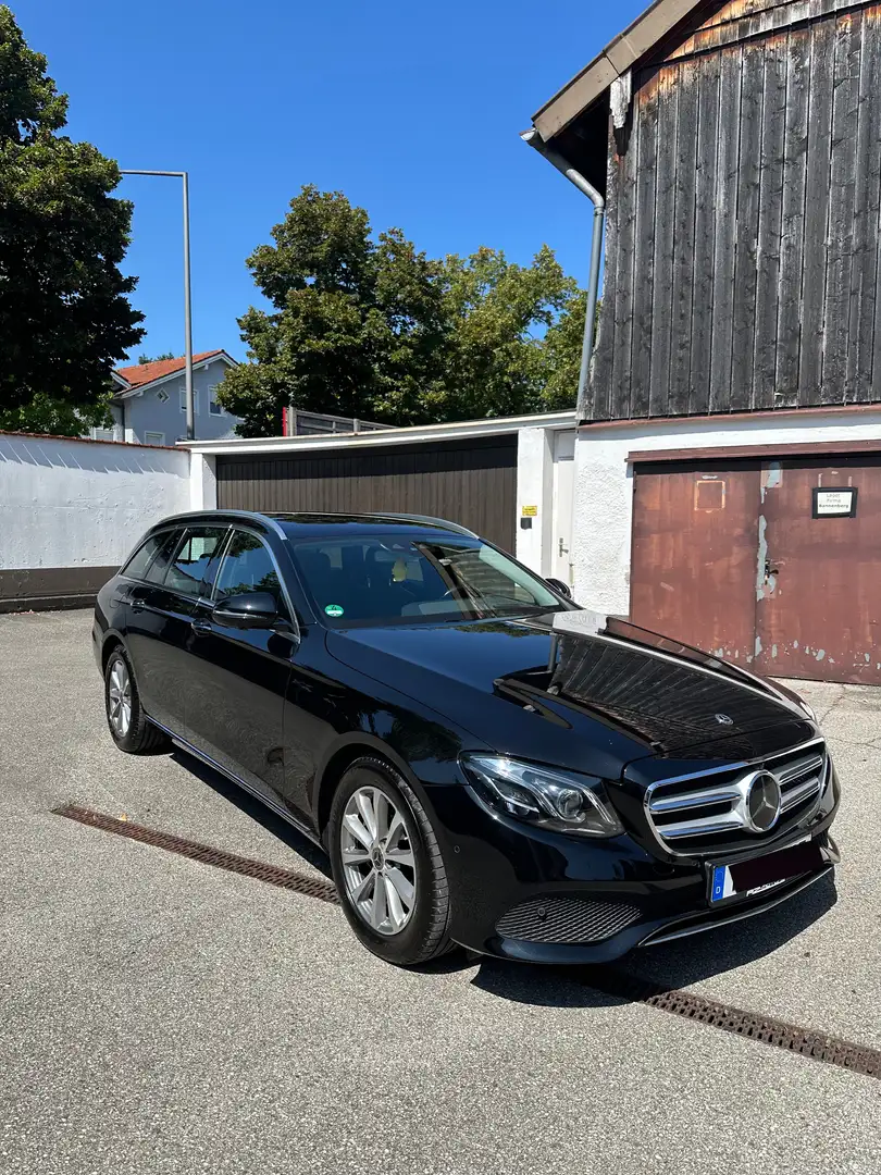 Mercedes-Benz E 220 E 220 d 4Matic (213.205) Schwarz - 2