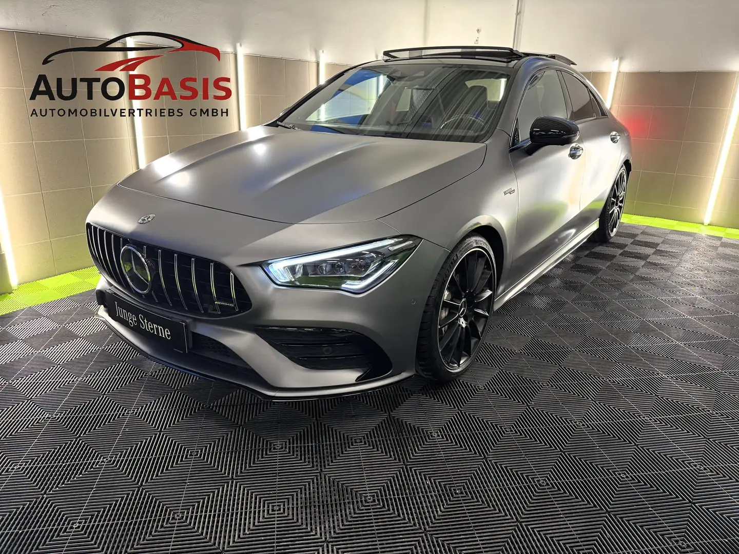 Mercedes-Benz CLA 35 AMG CLA 35 AMG 4Matic Magno/Pano/Burmester/Multibeam Grau - 1
