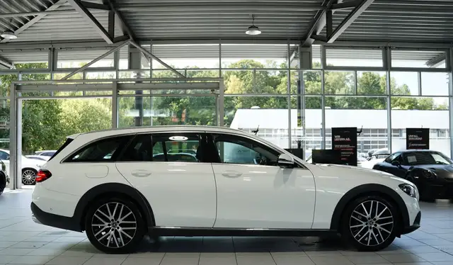 Mercedes-Benz E-Class view 7