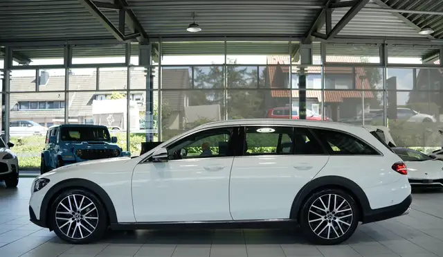 Mercedes-Benz E-Class view 11