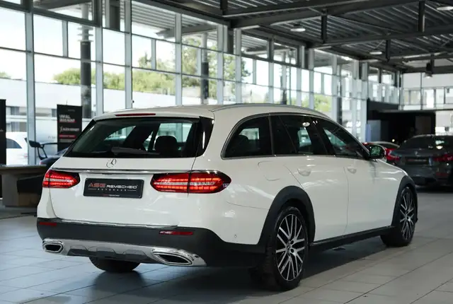 Mercedes-Benz E-Class view 8