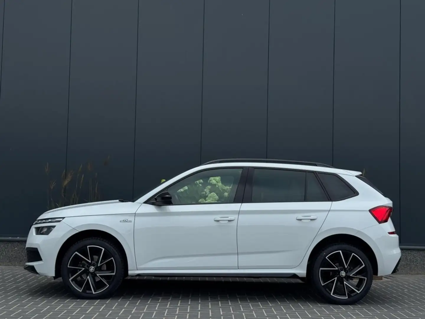 Skoda Kamiq 1.5 TSI MONTE CARLO 2022 PANO CARPLAY PDC GARANTIE Wit - 2