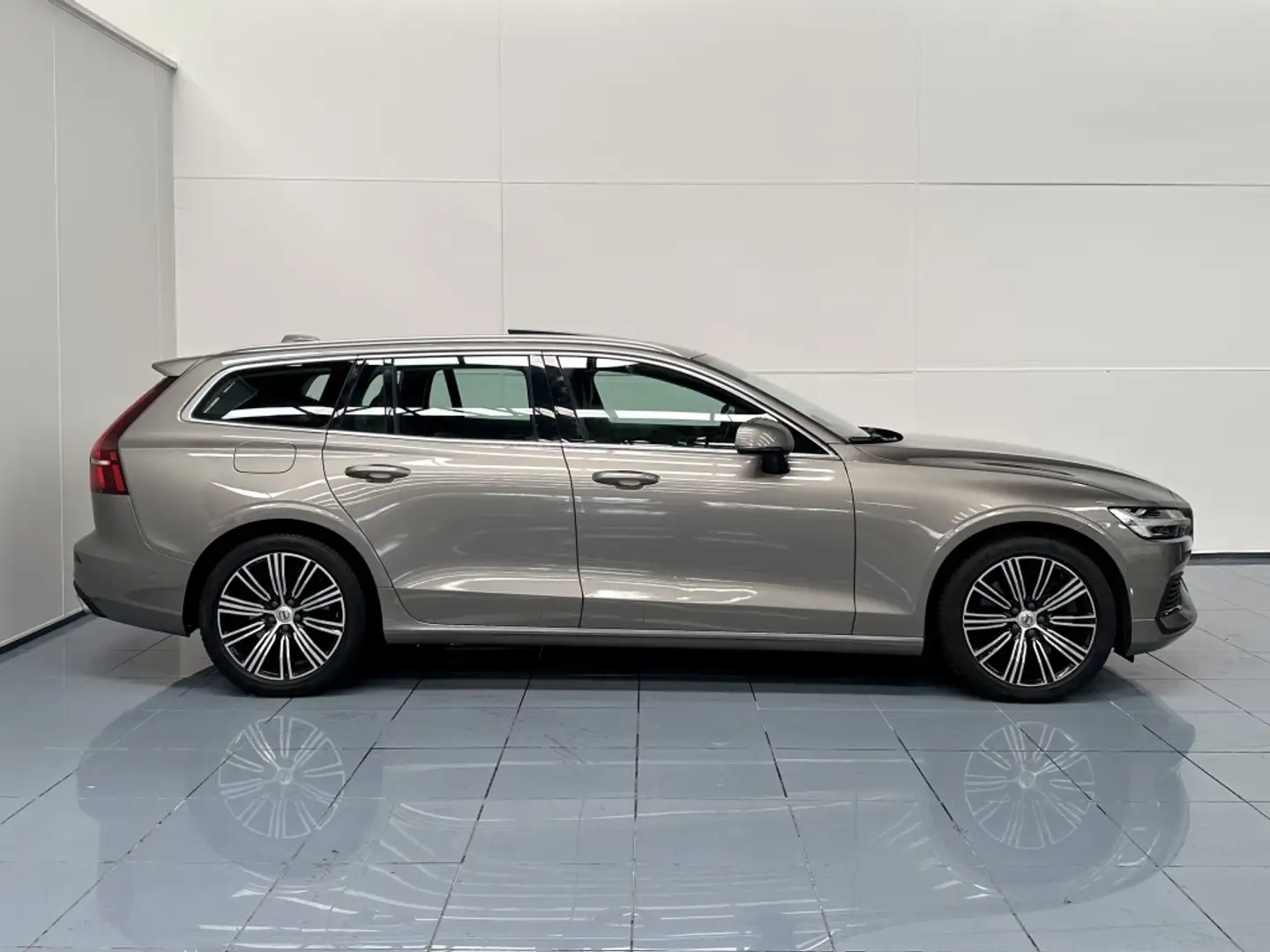Volvo V60 T8 Twin Inscription AWD Gris - 2