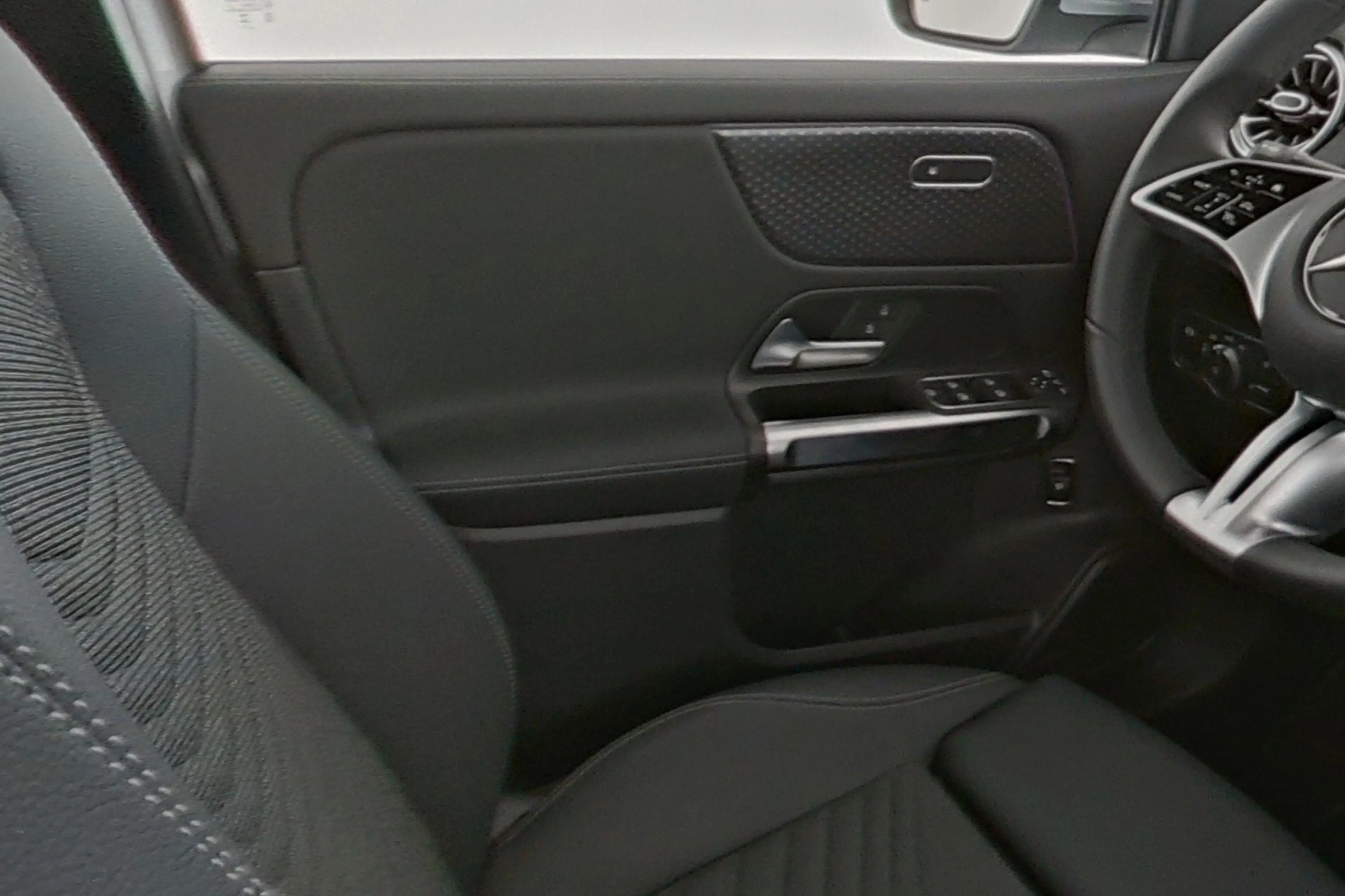Mercedes-Benz EQB 250 250+ Business Line 7 Places — photo 15