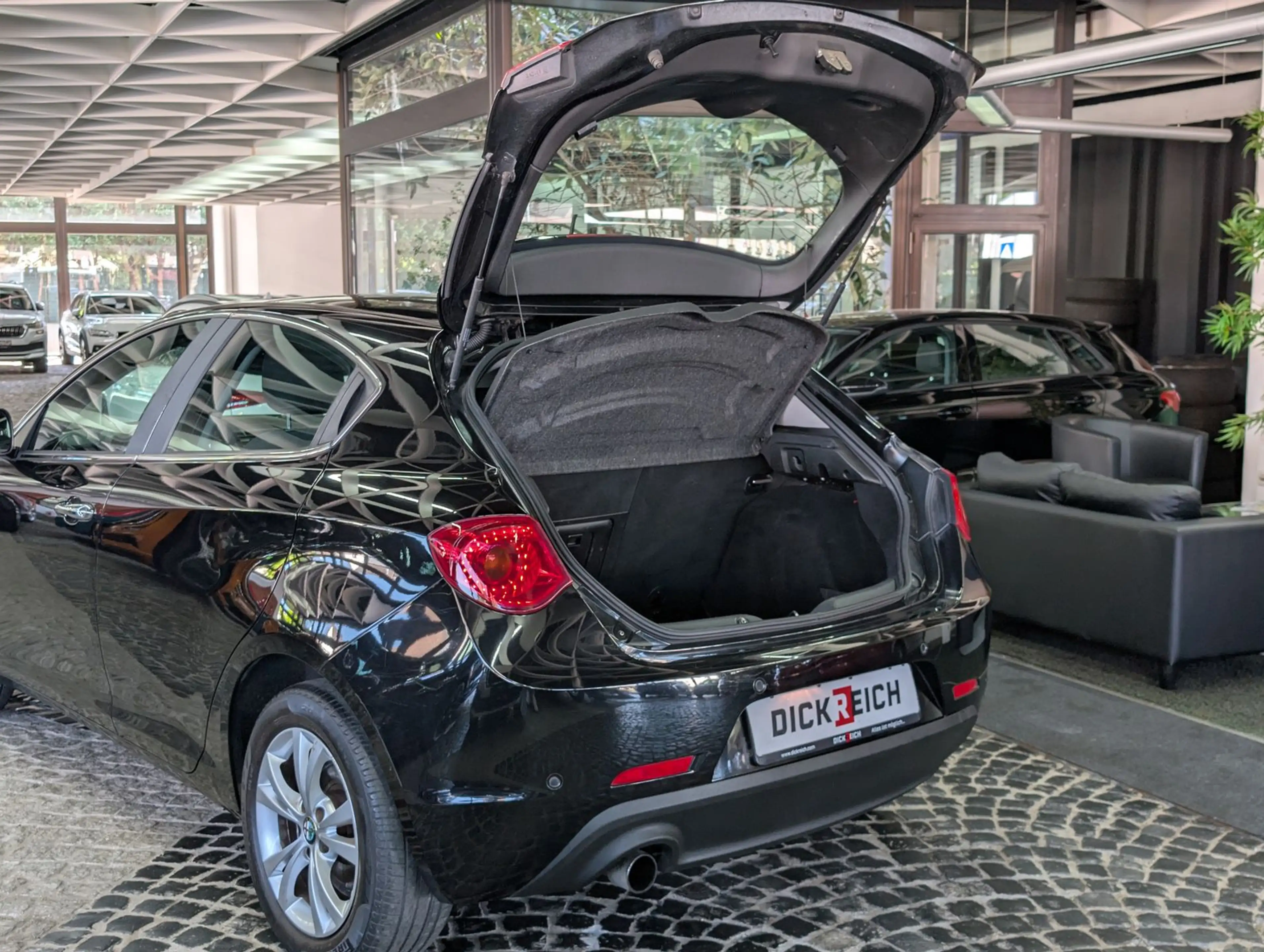 Alfa Romeo Giulietta Turismo 1.4 Turbo XENON TEMP MFL ALU — photo 14