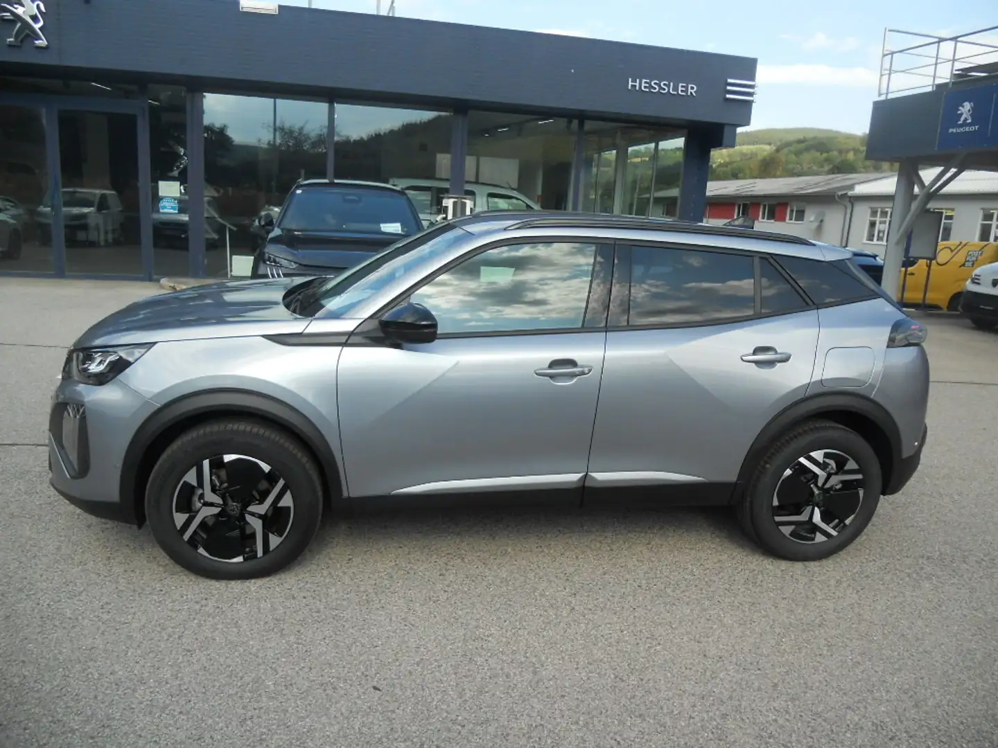 Peugeot 2008 Hybrid 110 e-DCS6 Allure Grau - 2