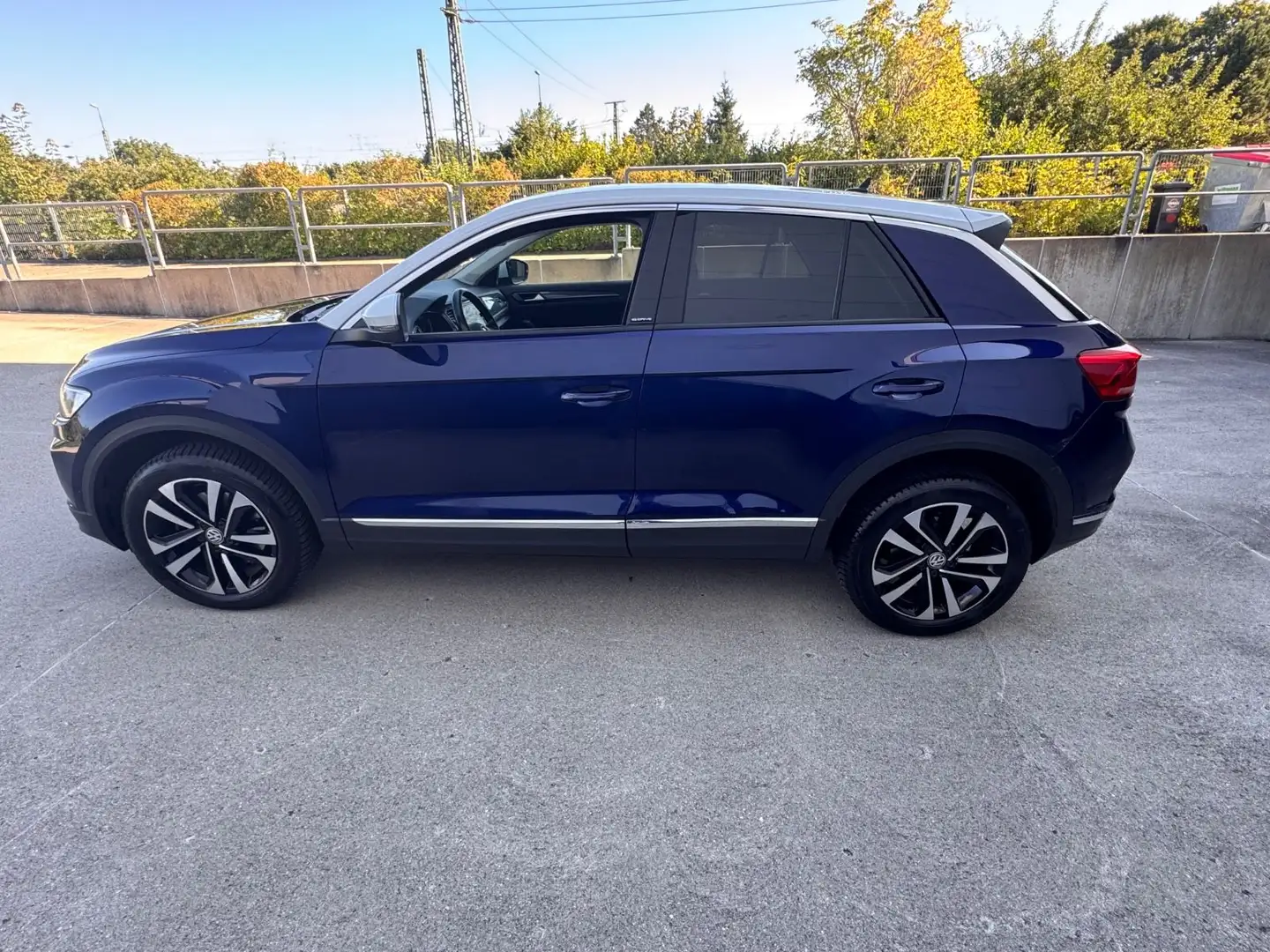 Volkswagen T-Roc IQ.DRIVE 2,0TDI Automatik LED KAMERA NAVI Bleu - 2