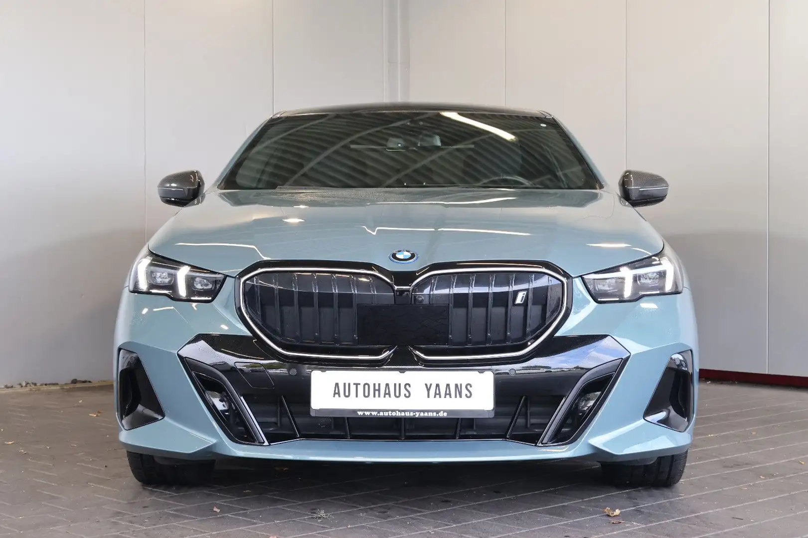 BMW i5 40 eDrive M Sport Pro H/K+HUD+CARBON+PANO+20" Grün - 2