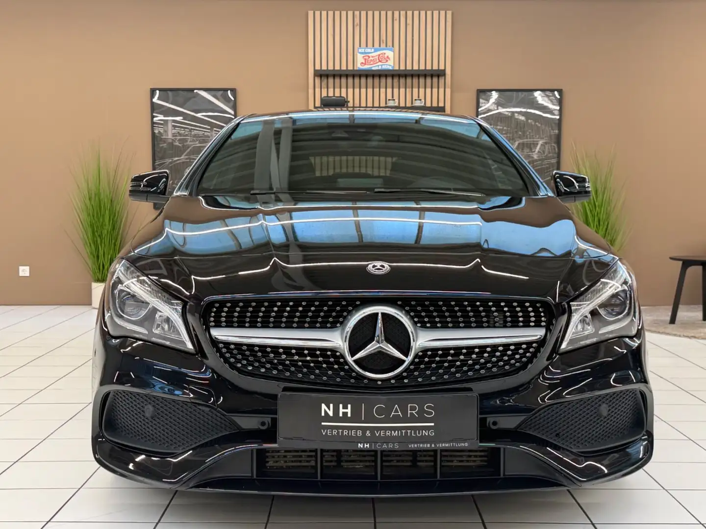 Mercedes-Benz CLA 220 d Shooting Brake AMG Line 4matic Schwarz - 2