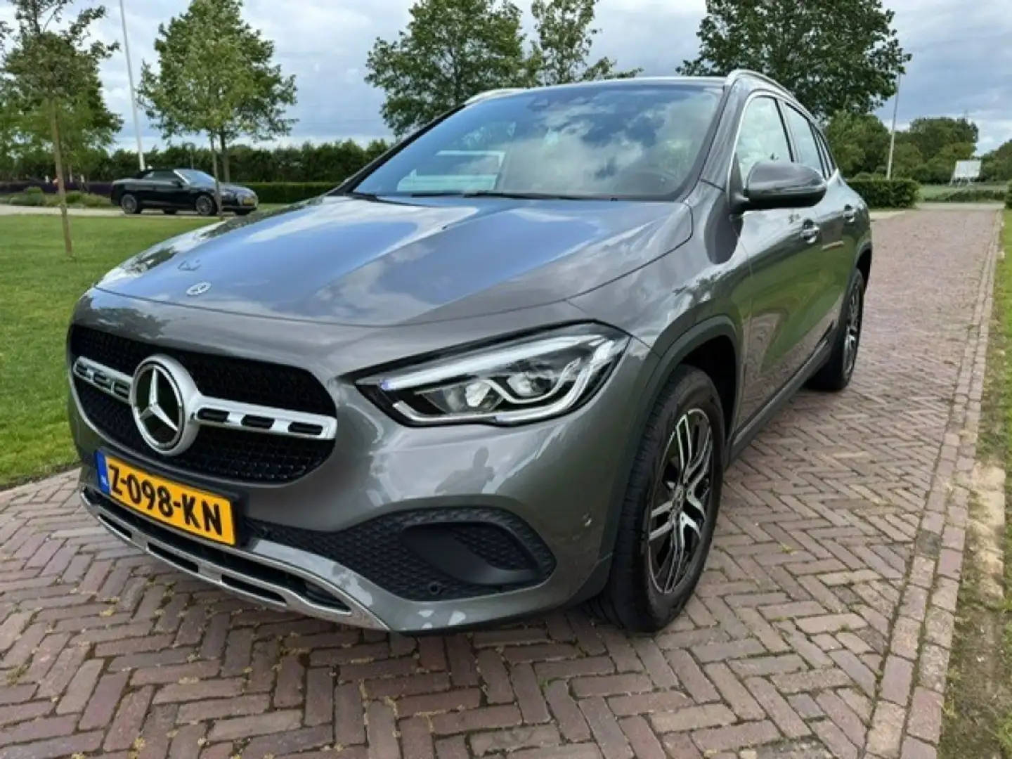 Mercedes-Benz GLA 180 136pk 7G-DCT 2022 Mountain Griis metallic Gris - 2