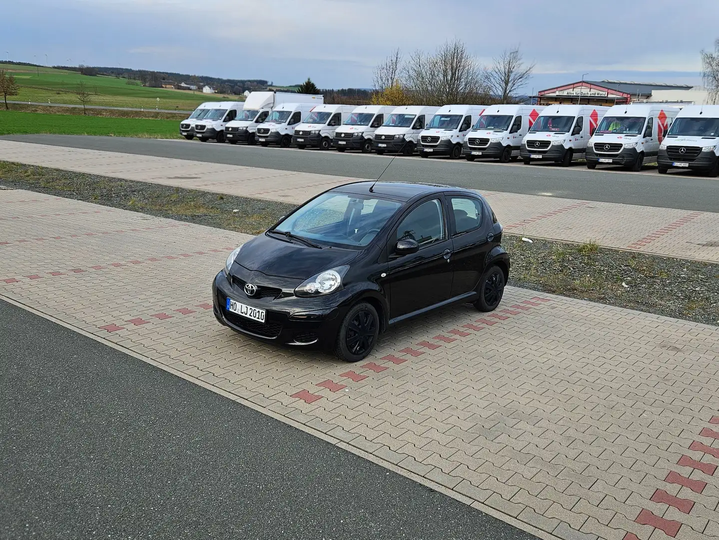 Toyota Aygo Schwarz - 1