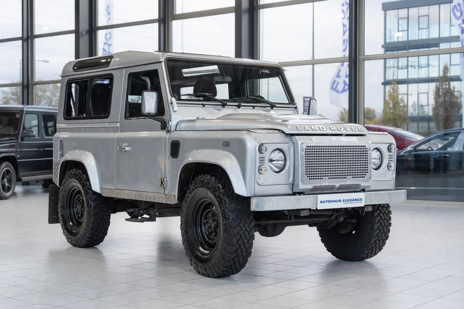 Land Rover Defender 90 E Station Wagon*SITZHEIZUNG*6-GANG* Srebrny - 2