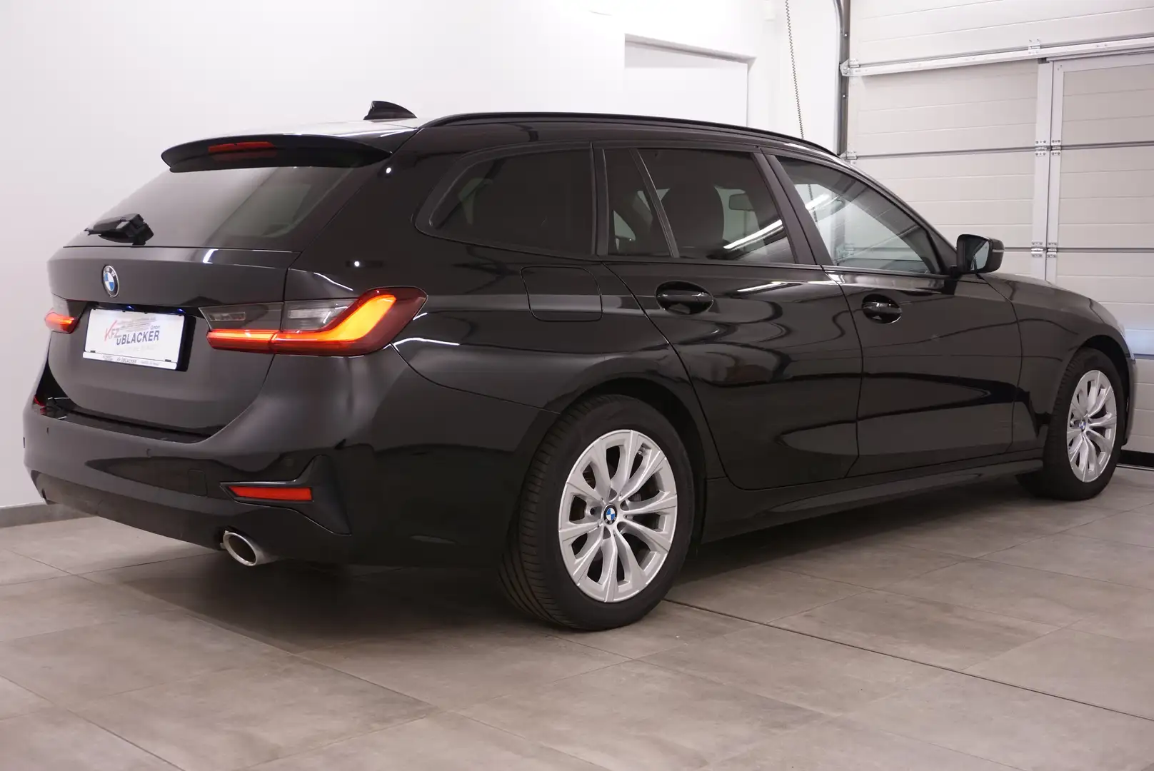 BMW 320 d xDrive Sport // Fernlichtassistent // Noir - 2
