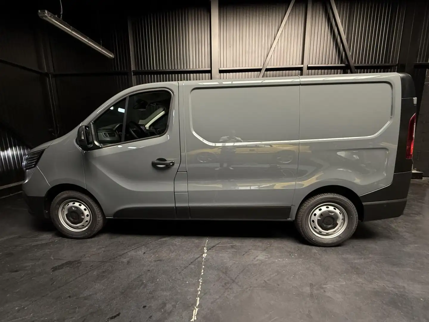 Renault Trafic L1H1 3T 2.0 BluedCi 150 Advance-CAM-NAV-MAIN LIBRE-RS- 25825HT Grau - 2