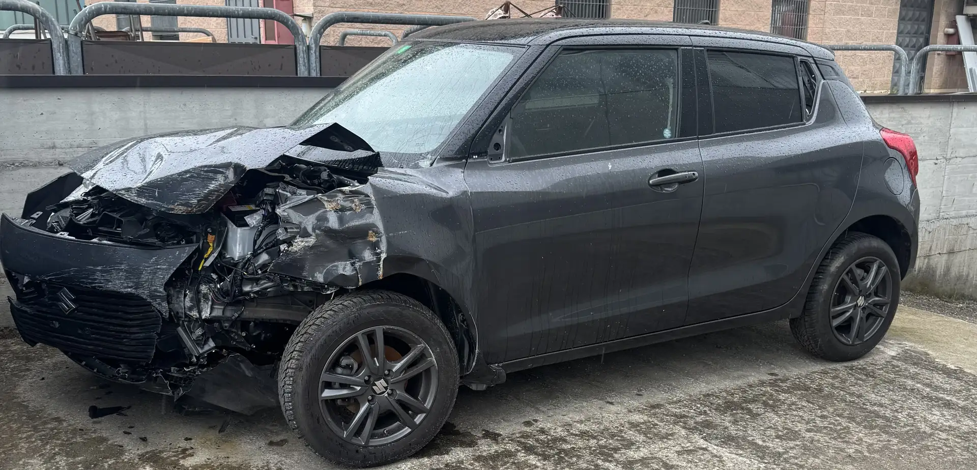 Suzuki Swift 1.2 Hybrid 4x4 IMMATRICOLAZIONE SVIZZERA - 1
