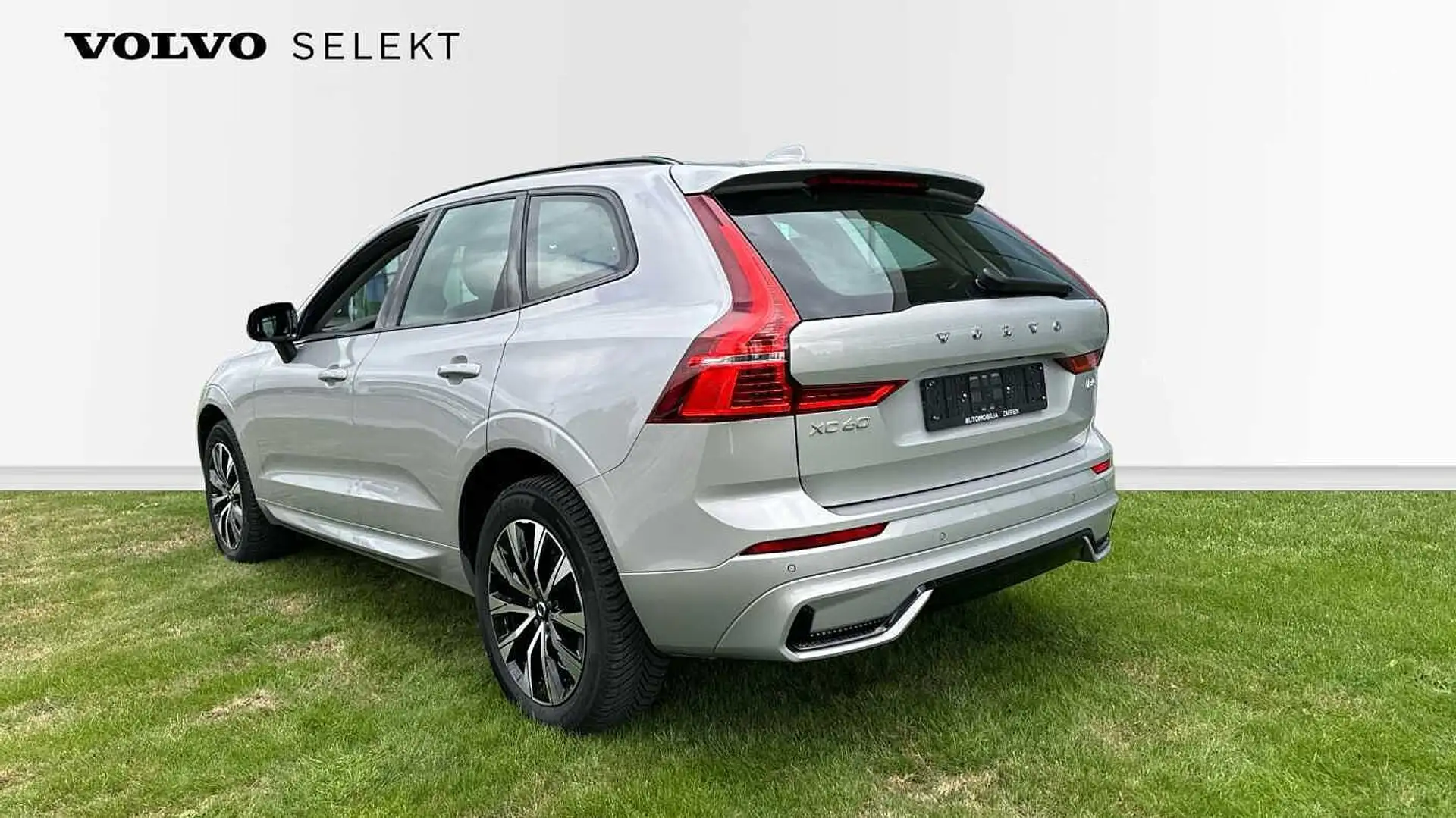 Volvo XC60 Plus Dark B4 Mild Hybride | Leder | Adpt Cruise | Zilver - 2
