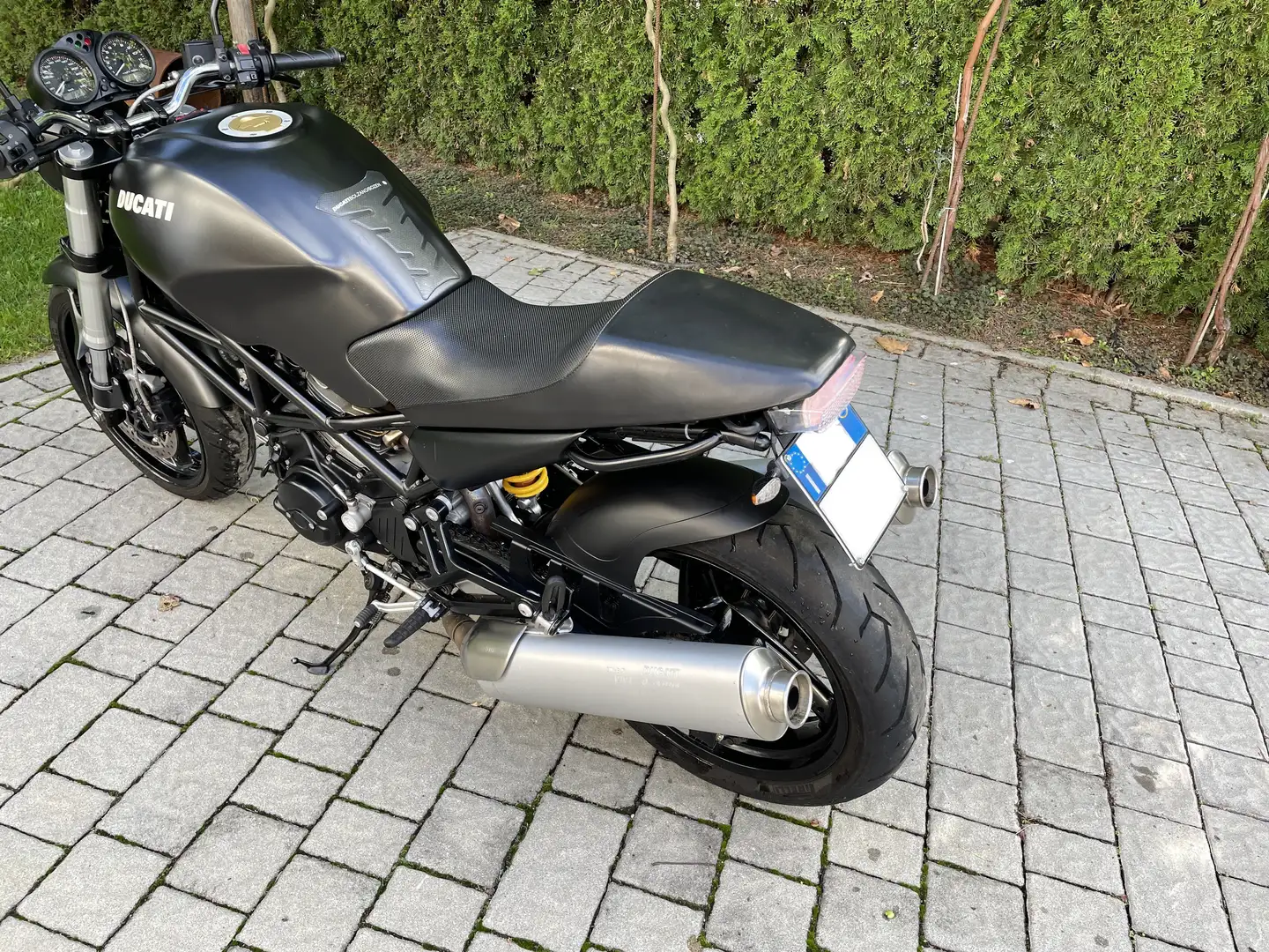 Ducati Monster 695 Dark Schwarz - 2