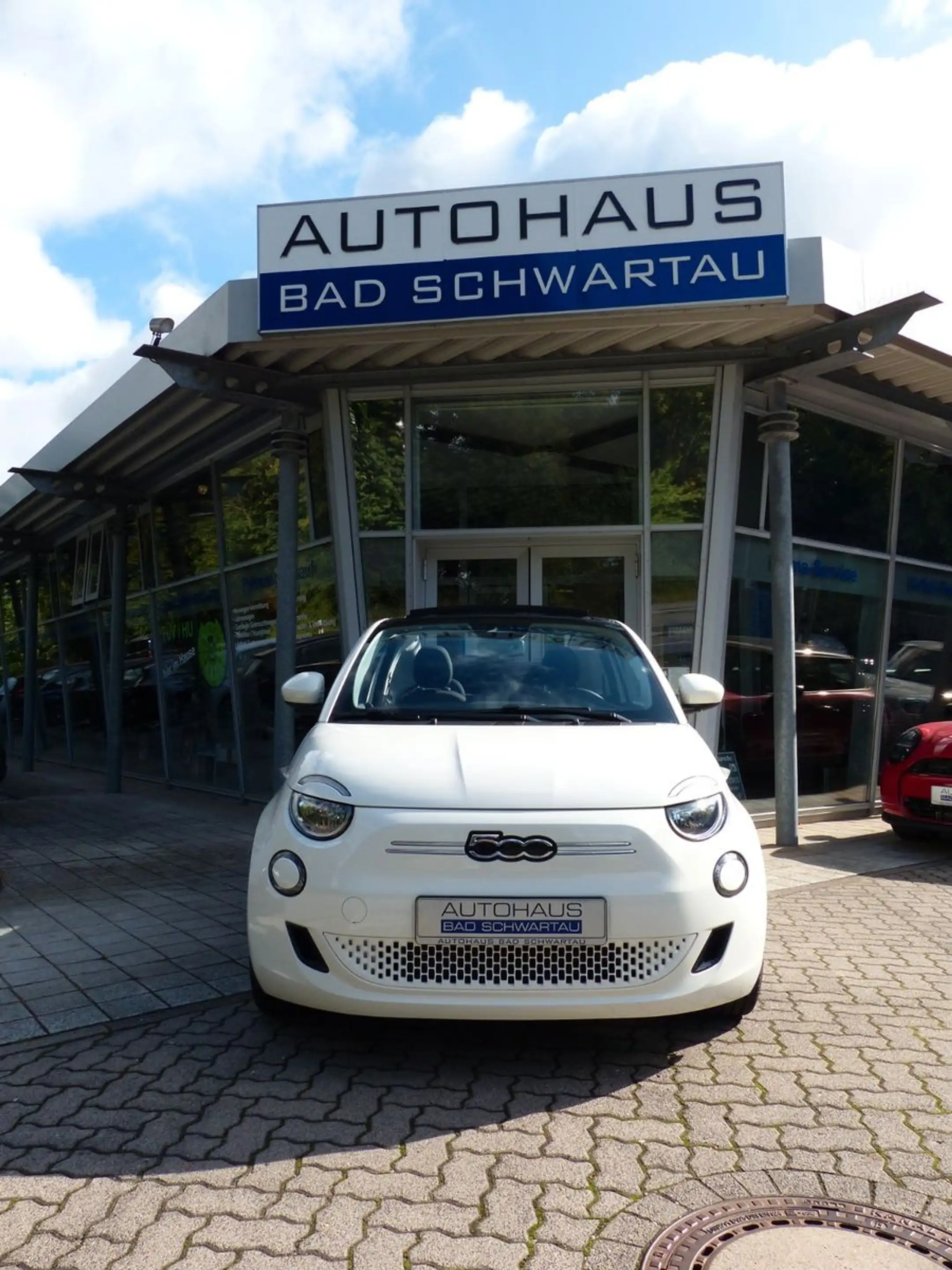 Fiat 500e Cabrio, Klimaaut., Apple CarPlay — photo 3