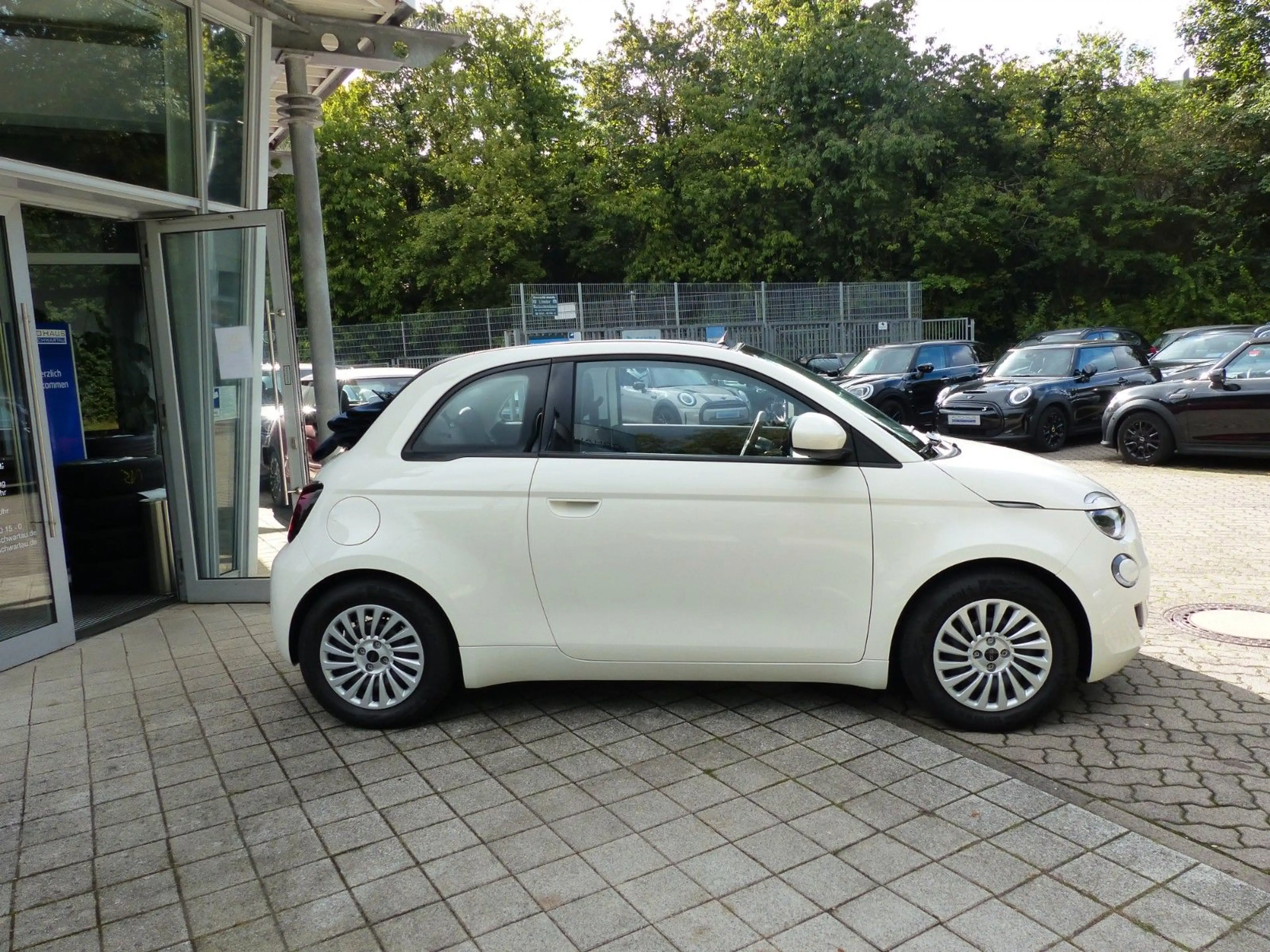 Fiat 500e Cabrio, Klimaaut., Apple CarPlay — photo 2