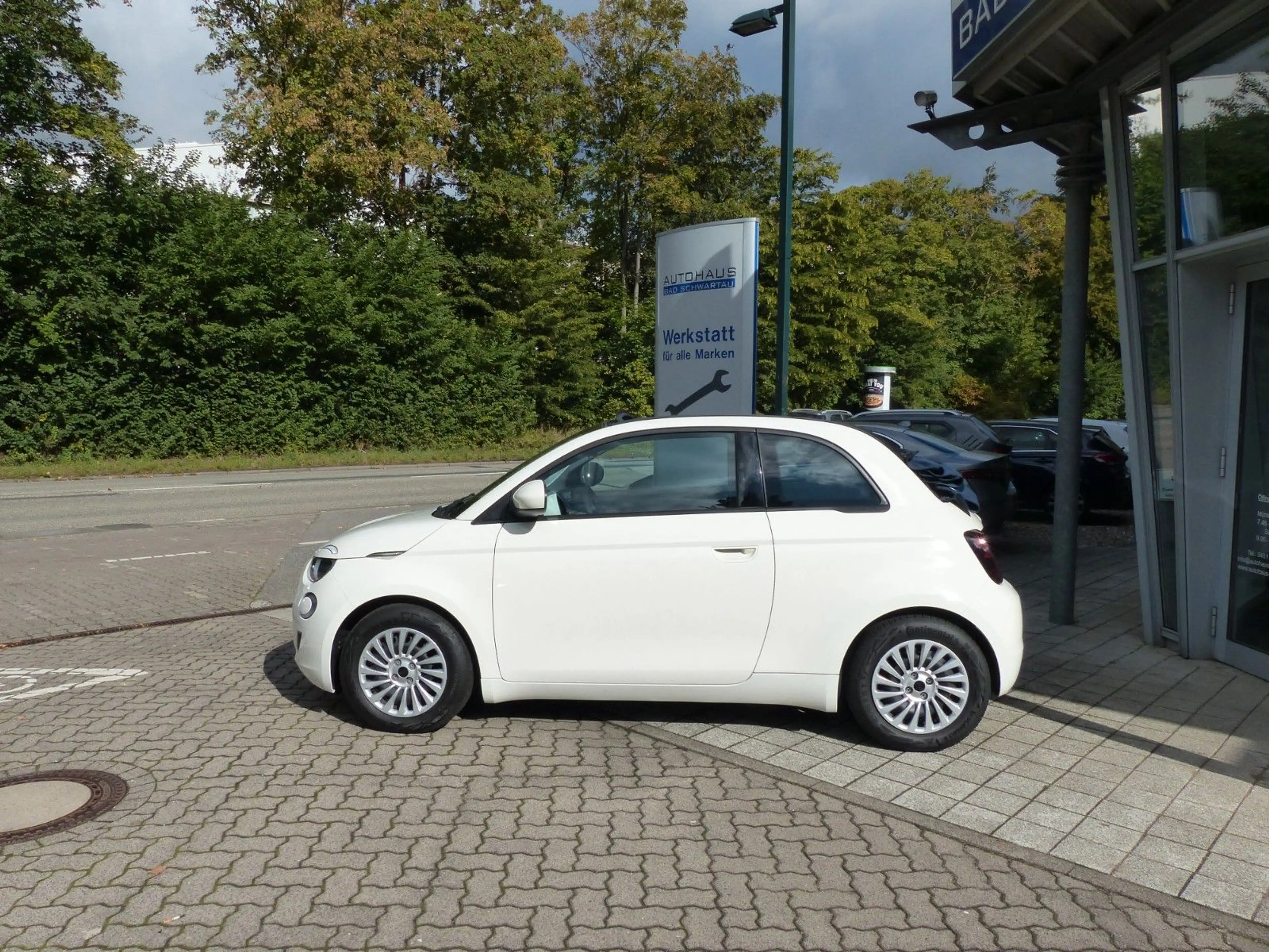 Fiat 500e Cabrio, Klimaaut., Apple CarPlay — photo 5