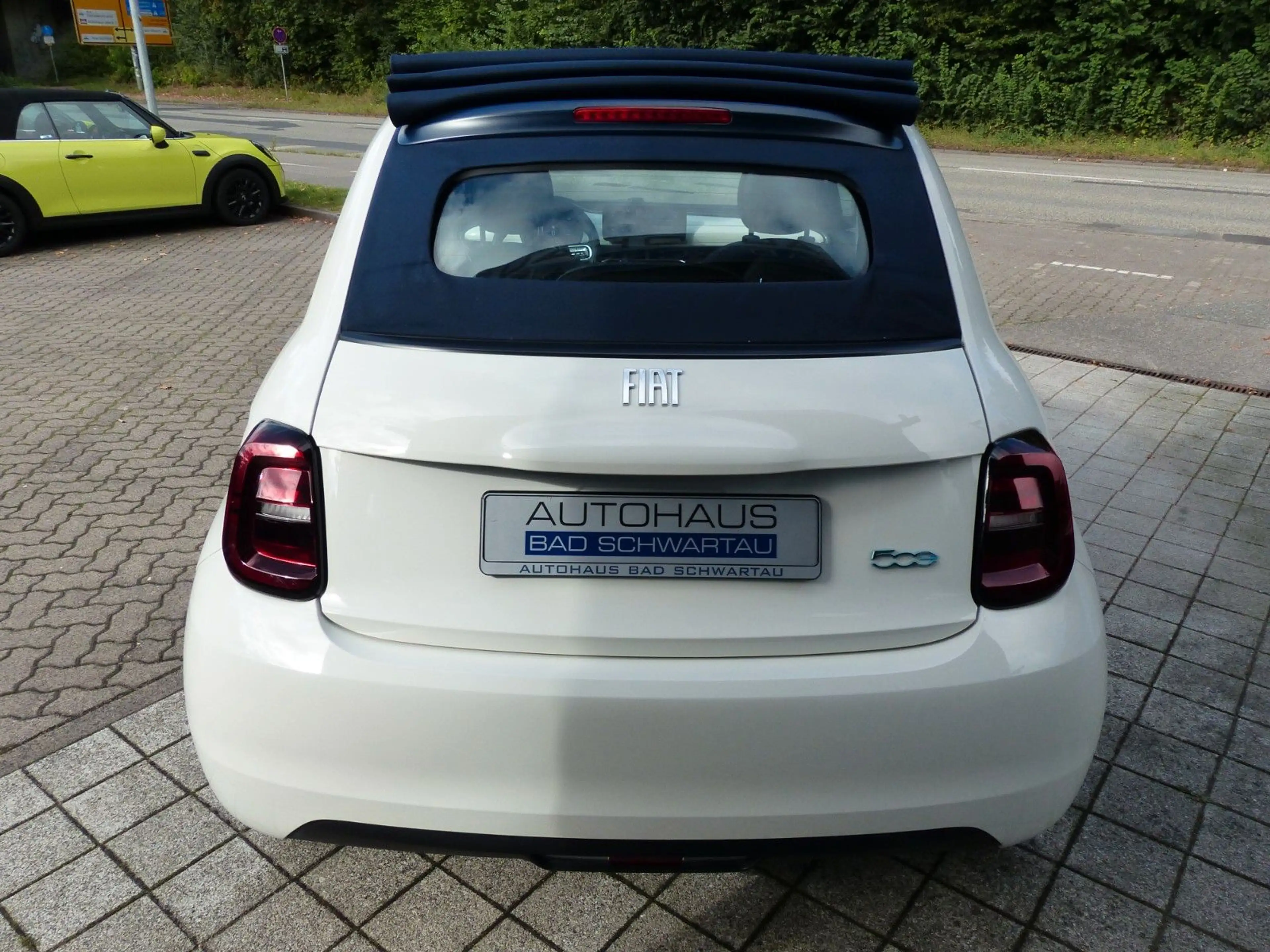 Fiat 500e Cabrio, Klimaaut., Apple CarPlay — photo 10