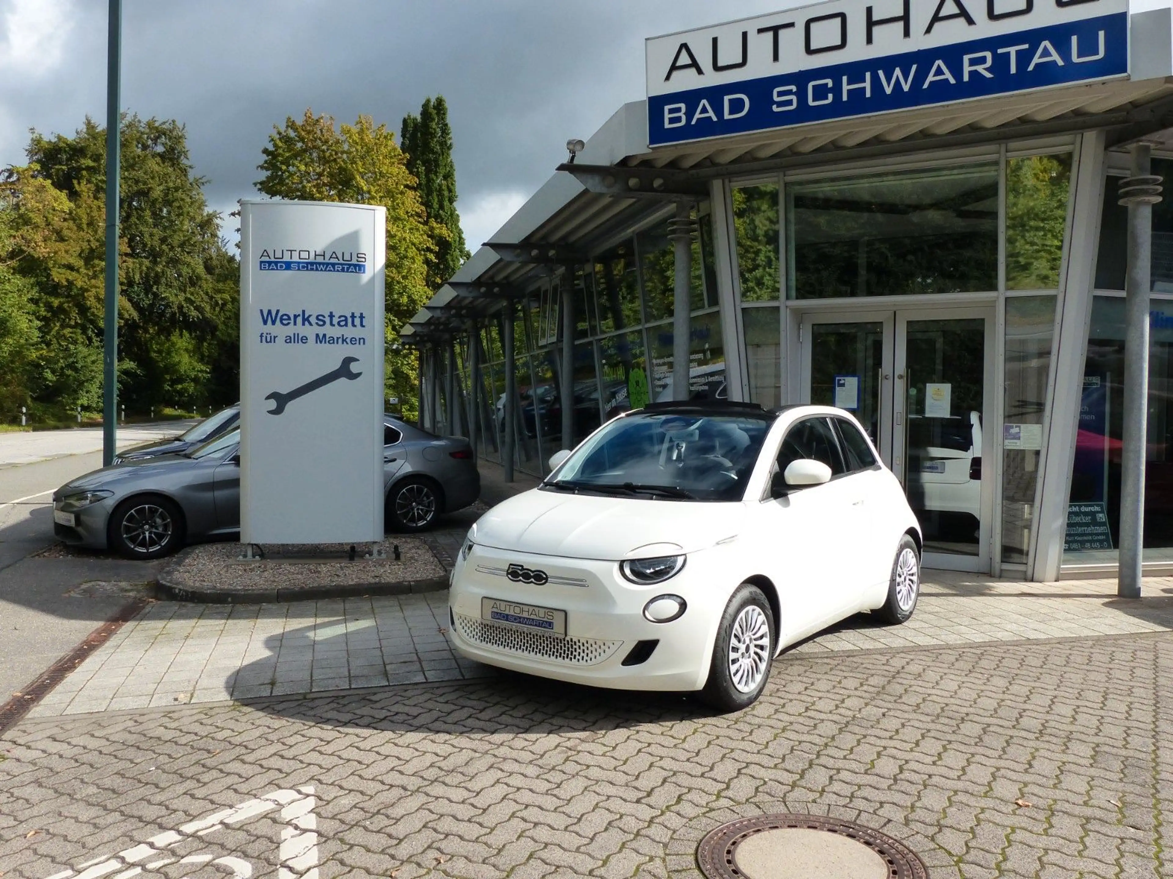 Fiat 500e Cabrio, Klimaaut., Apple CarPlay — photo 6