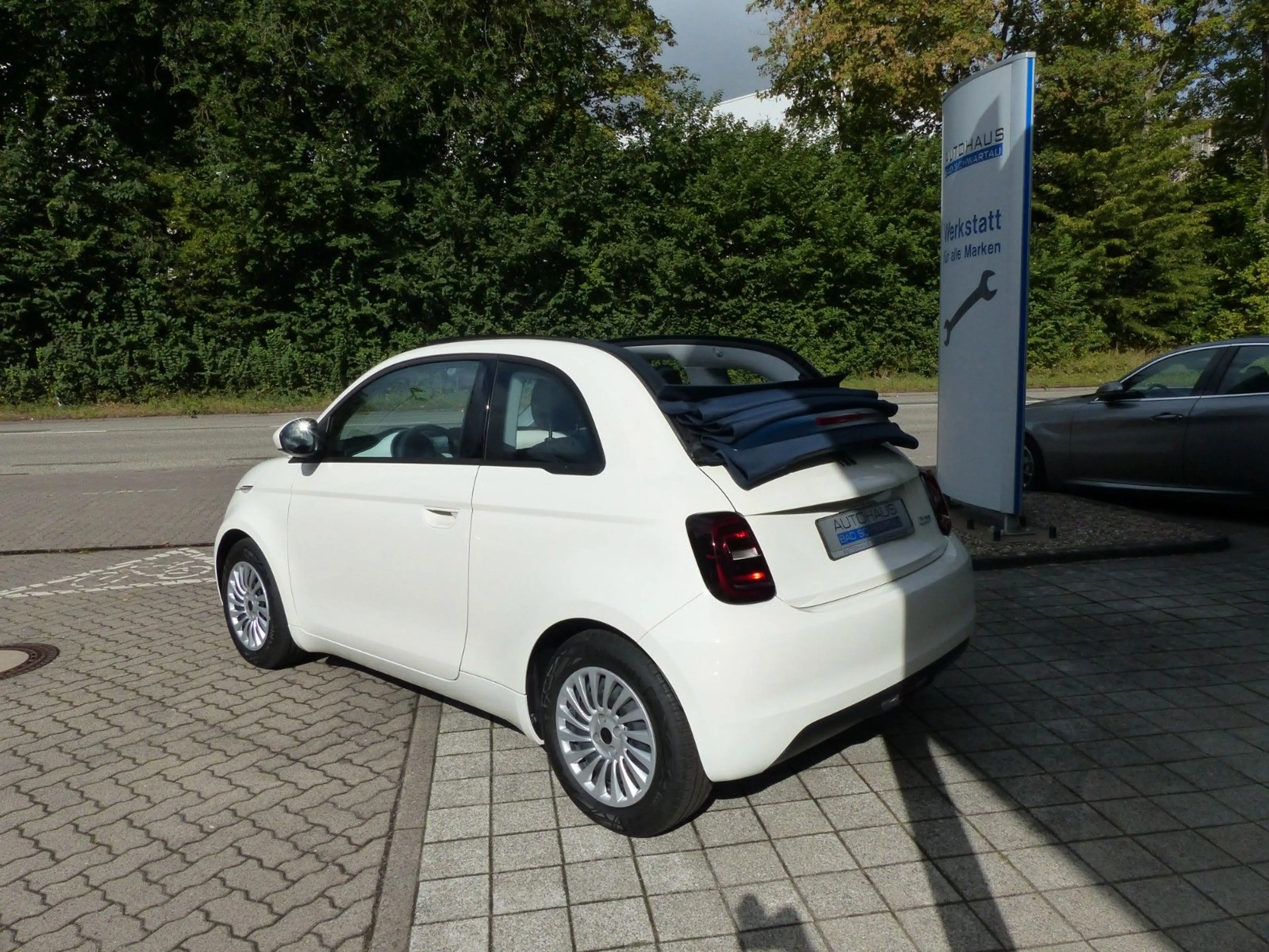 Fiat 500e Cabrio, Klimaaut., Apple CarPlay — photo 7