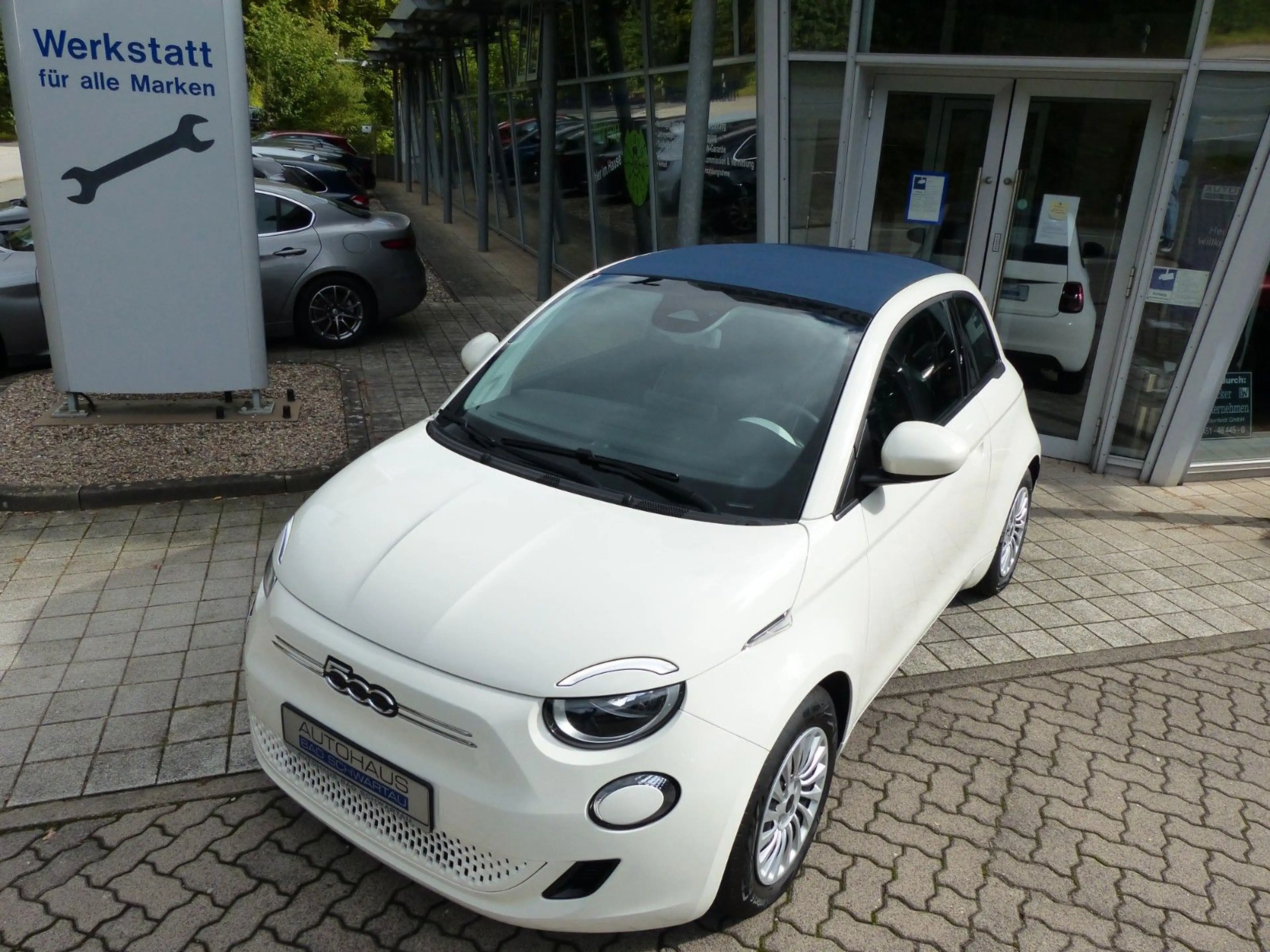Fiat 500e Cabrio, Klimaaut., Apple CarPlay — photo 13