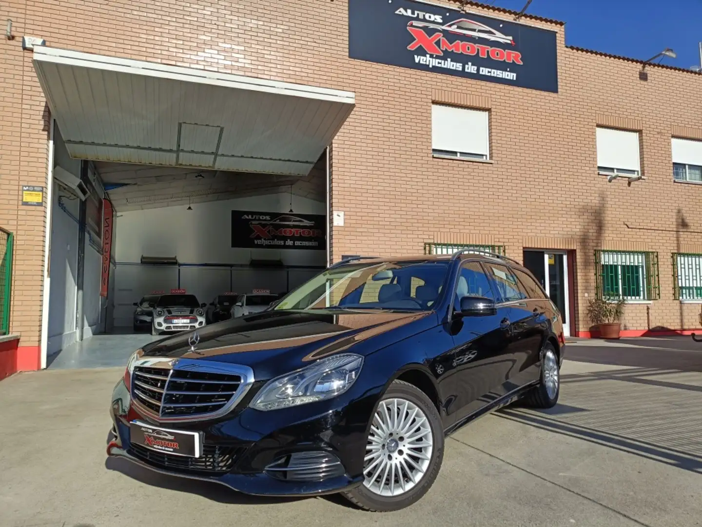 Mercedes-Benz E 300 Estate BT Hybrid Avantgarde Noir - 2