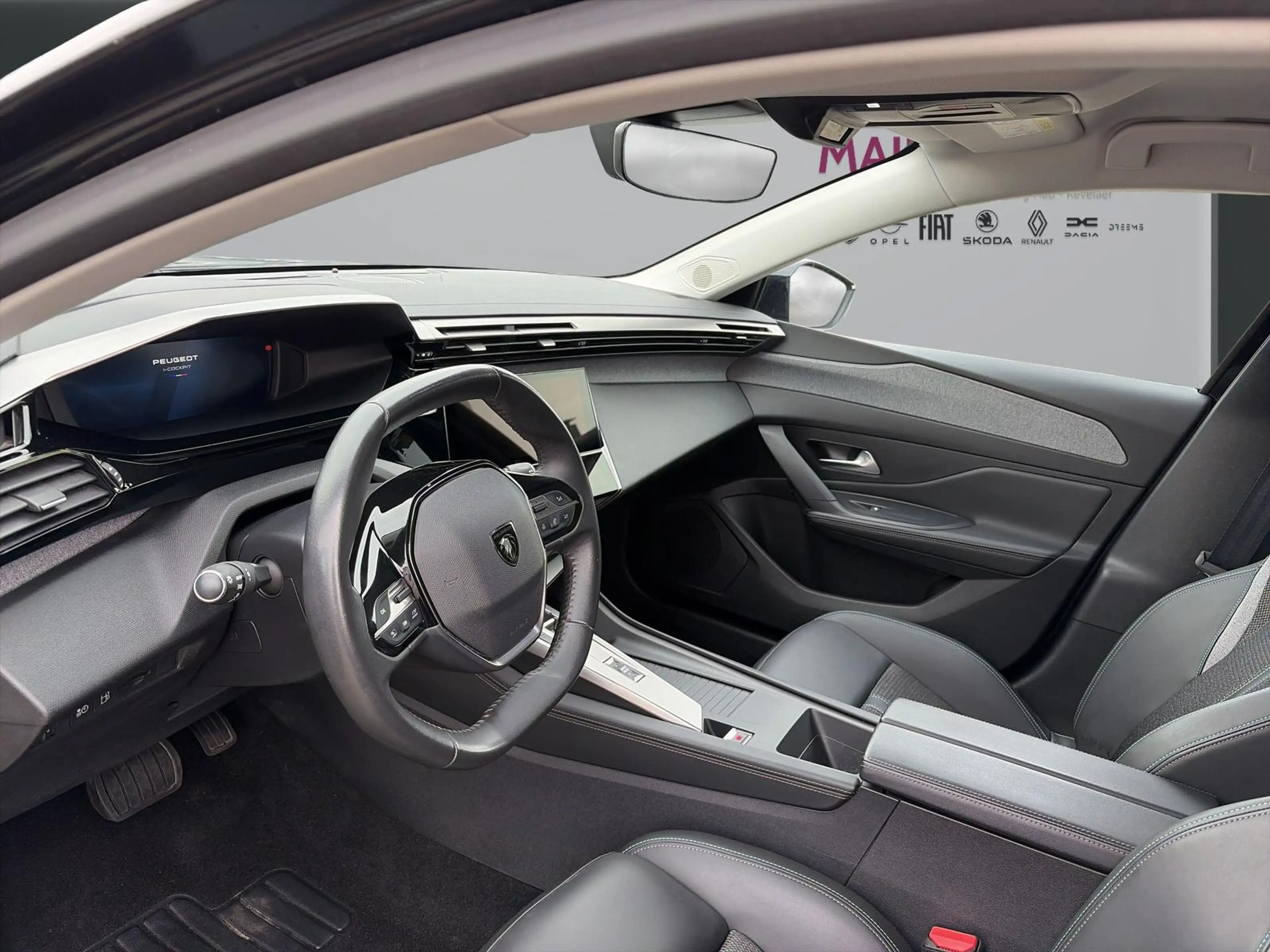 Peugeot 308 SW Hybrid 180 Allure Pack — photo 8
