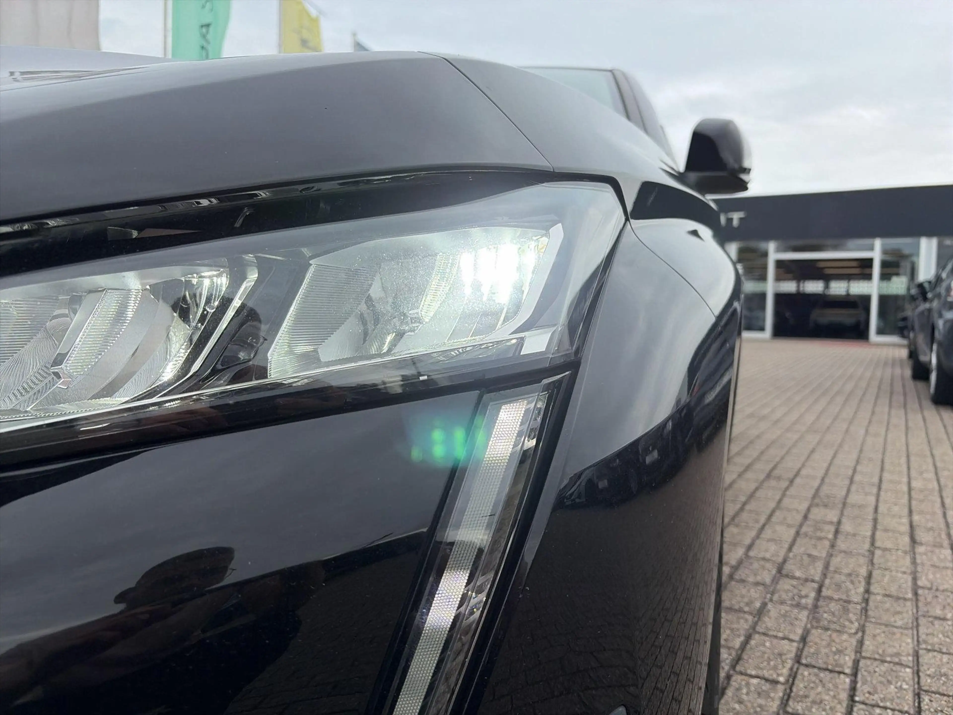 Peugeot 308 SW Hybrid 180 Allure Pack — photo 7