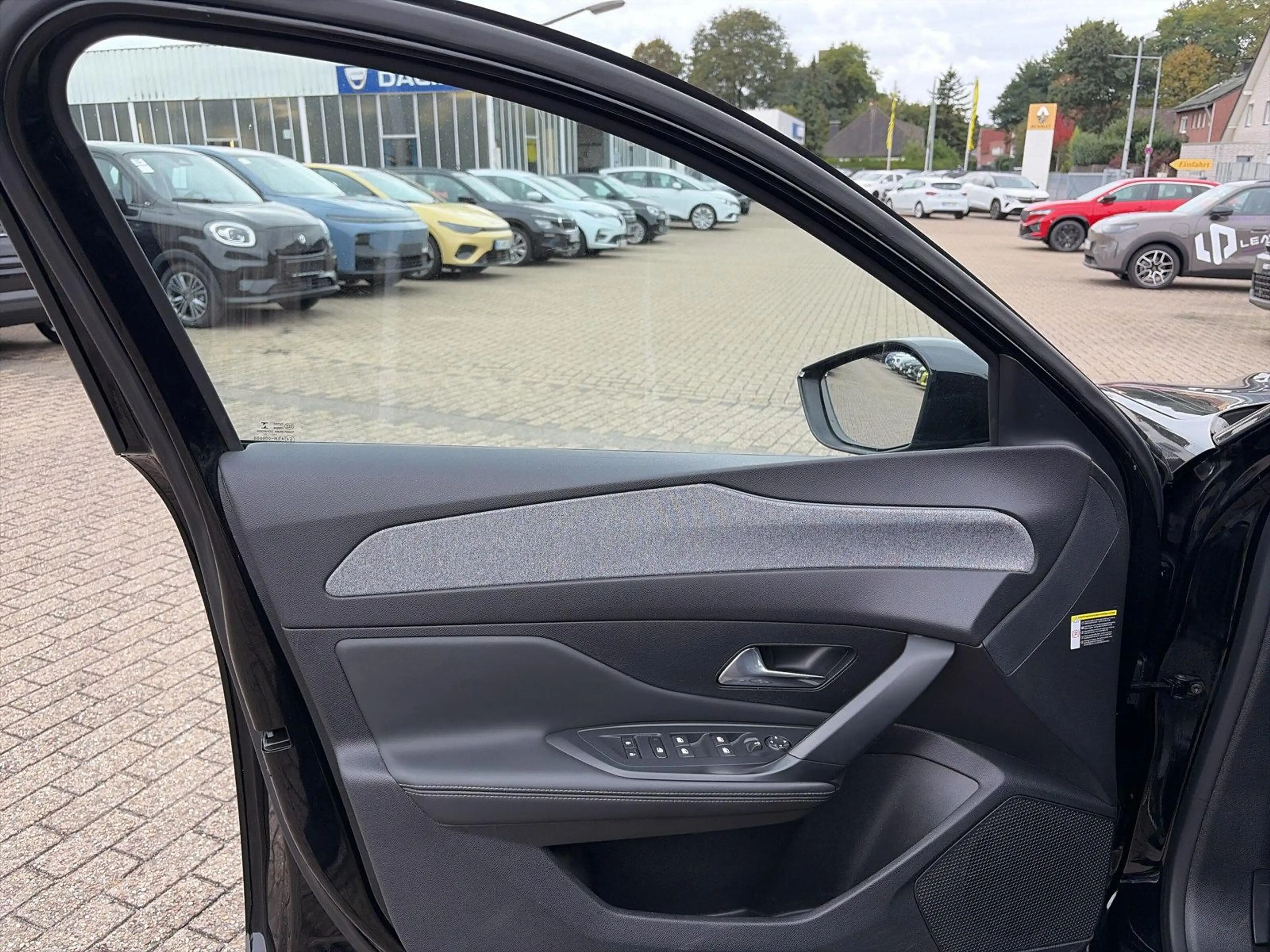 Peugeot 308 SW Hybrid 180 Allure Pack — photo 9