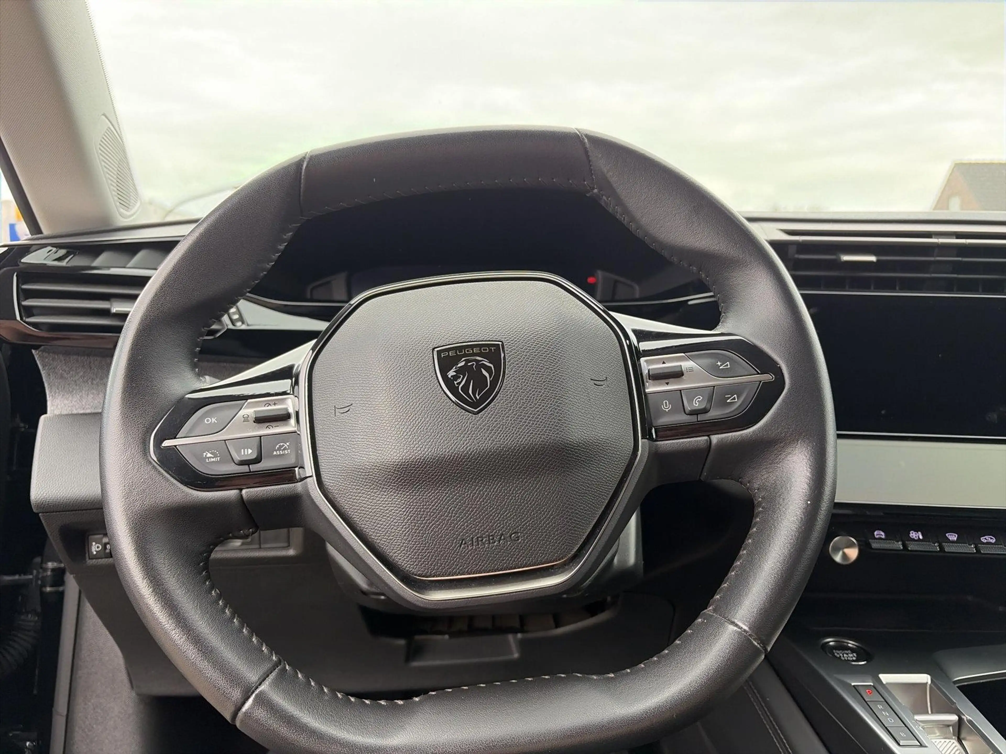 Peugeot 308 SW Hybrid 180 Allure Pack — photo 10