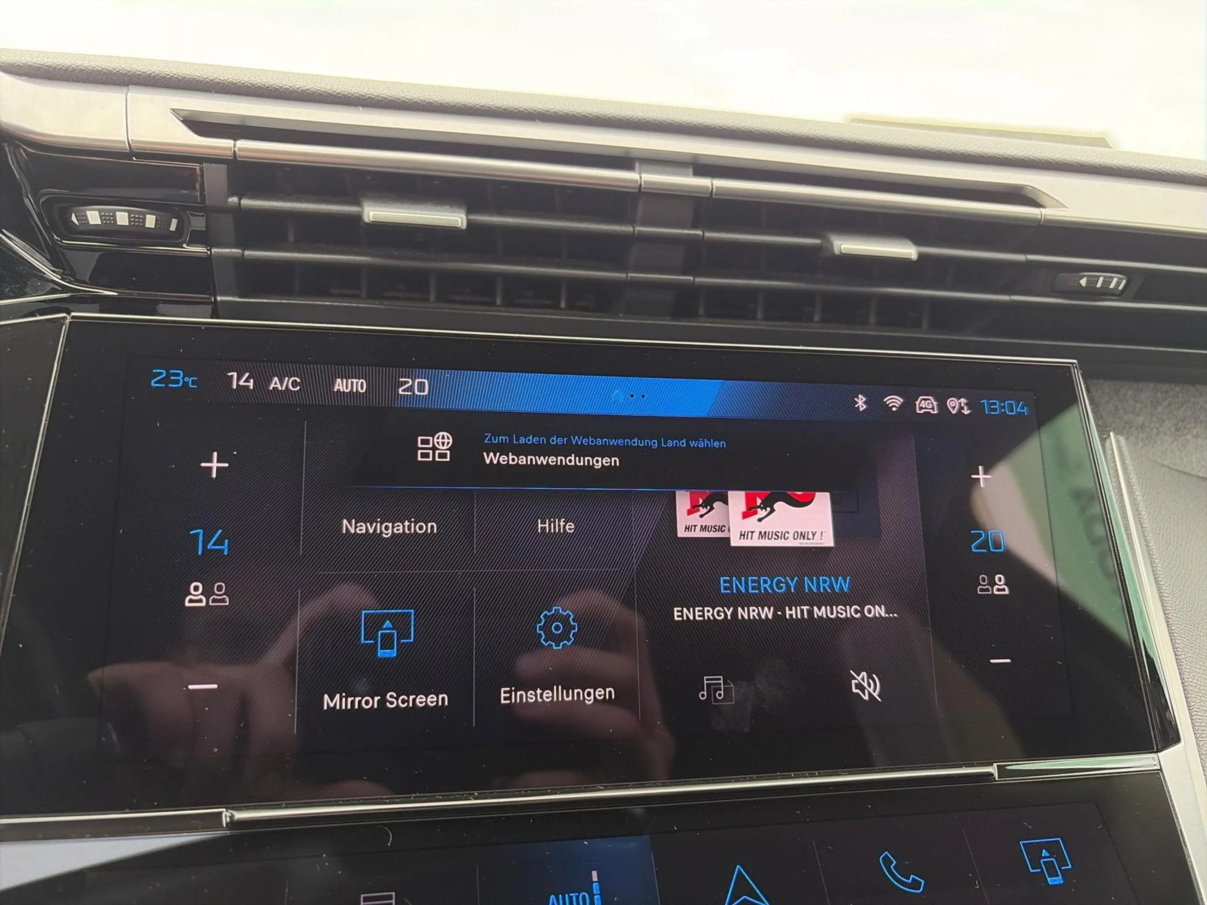 Peugeot 308 SW Hybrid 180 Allure Pack — photo 12