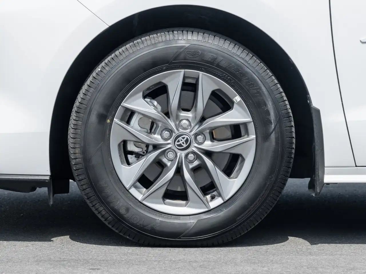 Toyota Sienna снимка Toyota Sienna