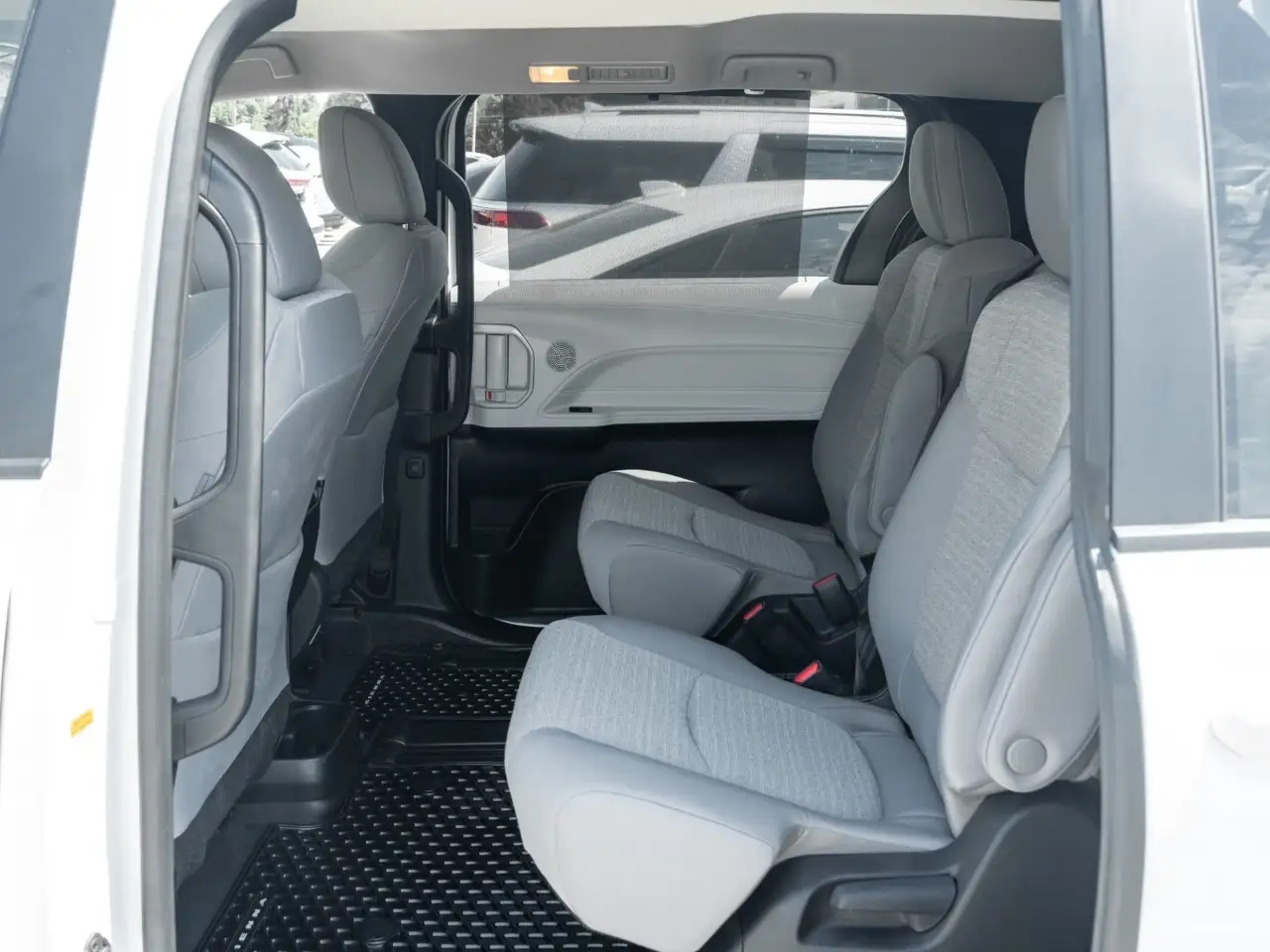 Toyota Sienna снимка Toyota Sienna