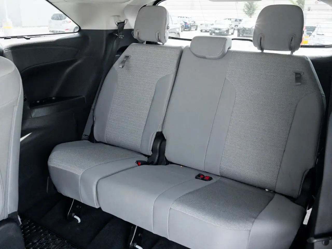 Toyota Sienna снимка Toyota Sienna