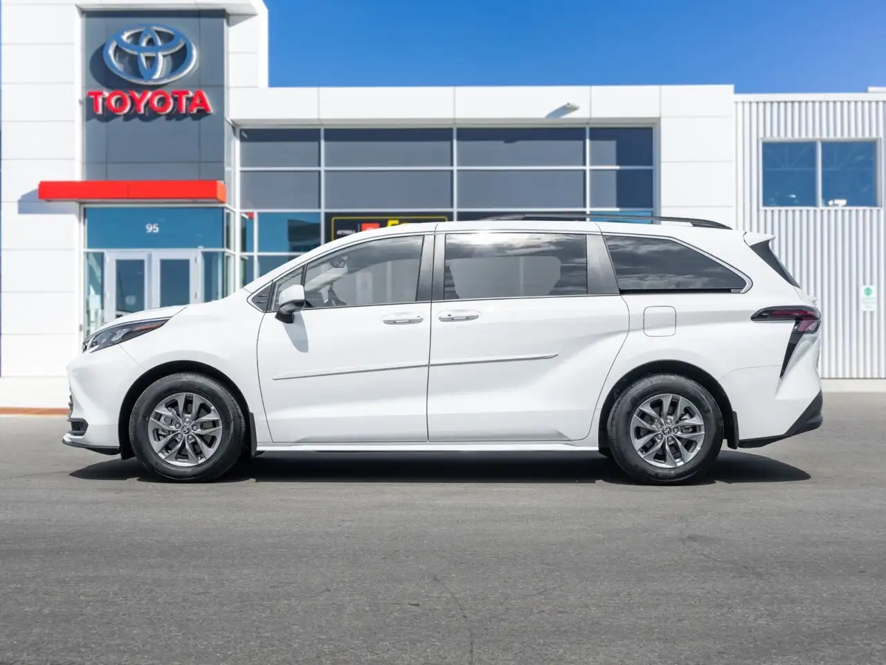 Toyota Sienna снимка Toyota Sienna