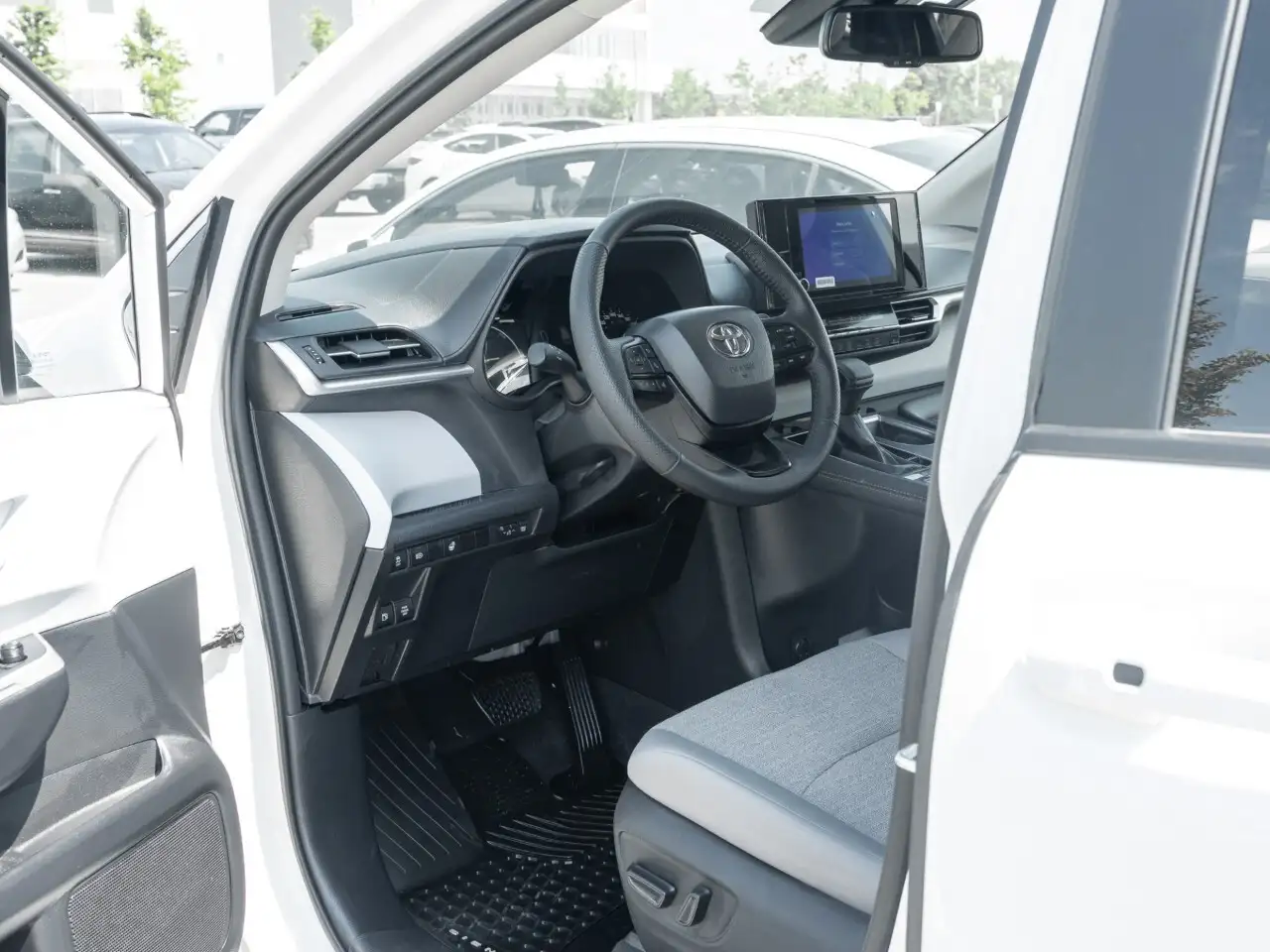 Toyota Sienna снимка Toyota Sienna