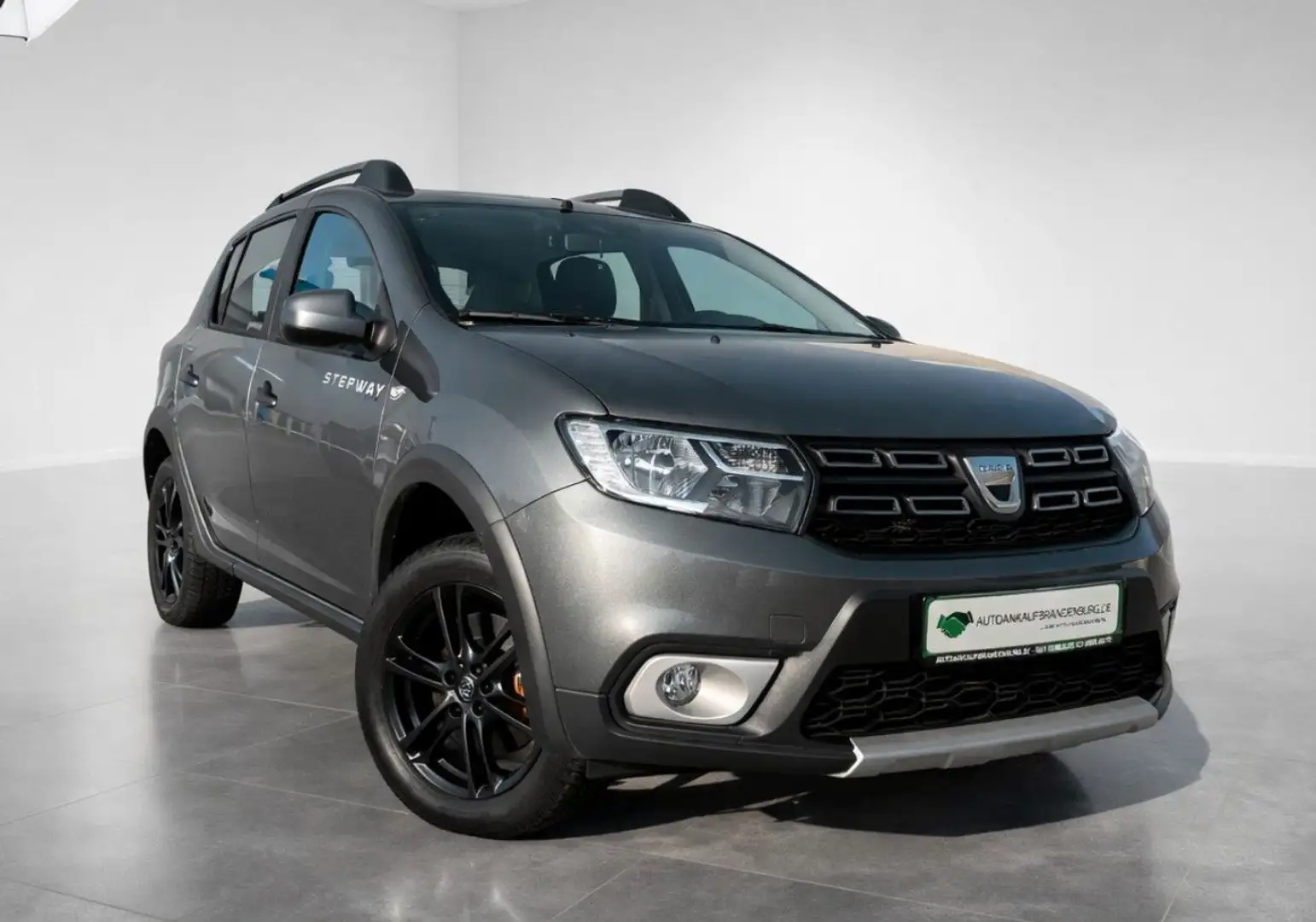 Dacia Sandero II Stepway Celebration Grau - 1