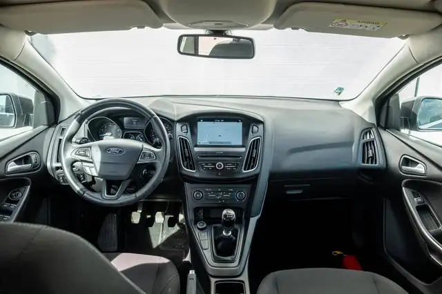 Ford Focus view 9