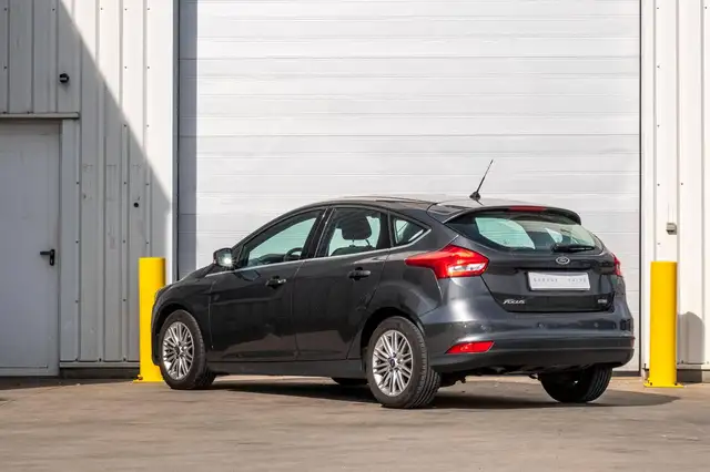 Ford Focus view 4